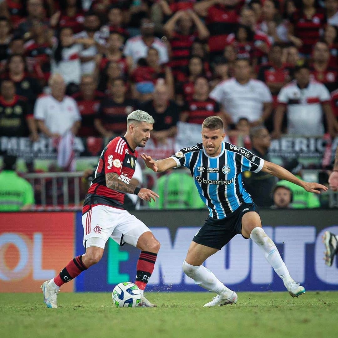 ブルーノ・ウビニのインスタグラム：「Fizemos o máximo hoje no Maracanã, as vezes o futebol é assim, enfrentamos uma grande equipe mas merecíamos um melhor resultado, seguimos. #imortal @gremio 🇪🇪🇪🇪🇪🇪」