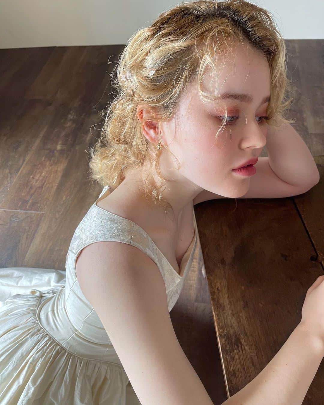 sakincho1028のインスタグラム：「hairmake🌼  @rainiana  @olivemaoly  💛🎗  #sakinchohair #hairarrange#hair#arrange#hairset#ヘアアレンジ#アレンジ#ヘアセット#豊橋#美容室#豊橋美容室#結婚式#ブライダル#ヘアメイク#メイク#花嫁#撮影#出張ヘアメイク#ブライダルヘア#ウェディングヘア#花嫁ヘア#フォトウェディング#前撮り」