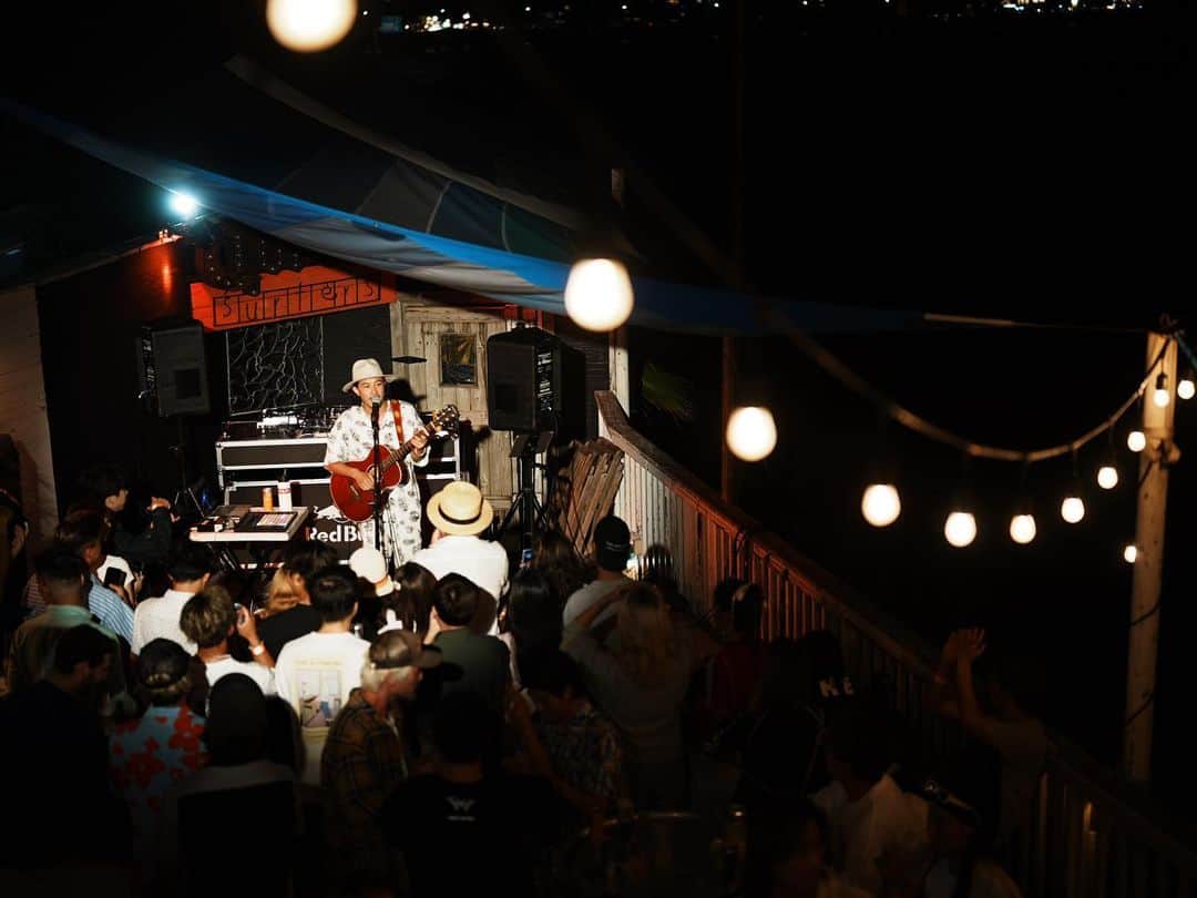 KENNY（吉原健司）さんのインスタグラム写真 - (KENNY（吉原健司）Instagram)「マンゴーパイン味のレッドブル “Red Bull The Summer Edition” のローンチパーティーにてLIVE✌️ at Zushi Surfers 湘南の仲間たち大集合で楽しい夜でした！ GIVES YOU WINGS #givesyouwings #redbull #redbullsummeredition」6月12日 11時35分 - kenny_yoshihara