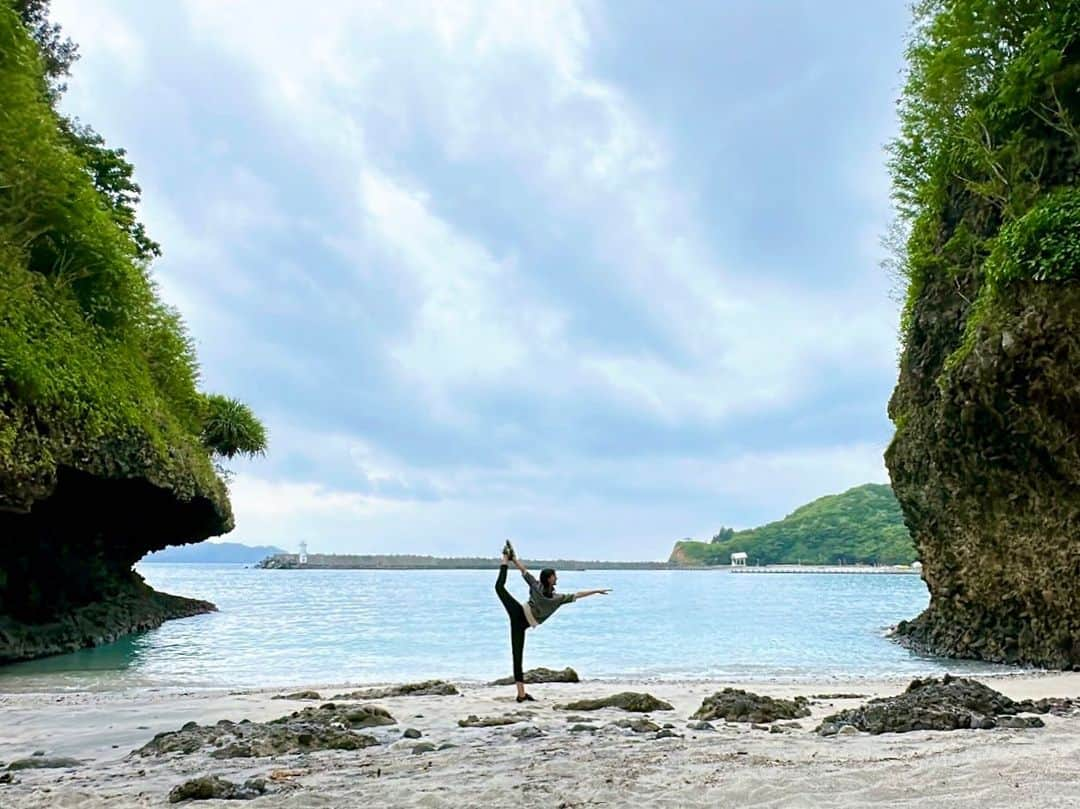 尾花貴絵さんのインスタグラム写真 - (尾花貴絵Instagram)「🌊 . 贅沢の極み！！！  撮影の合間にフラッと訪れた プライベートビーチが最高すぎました🥹🩵 . . #landscapes #view #beautiful #bestphotos #romantic」6月12日 11時44分 - kie_obana_