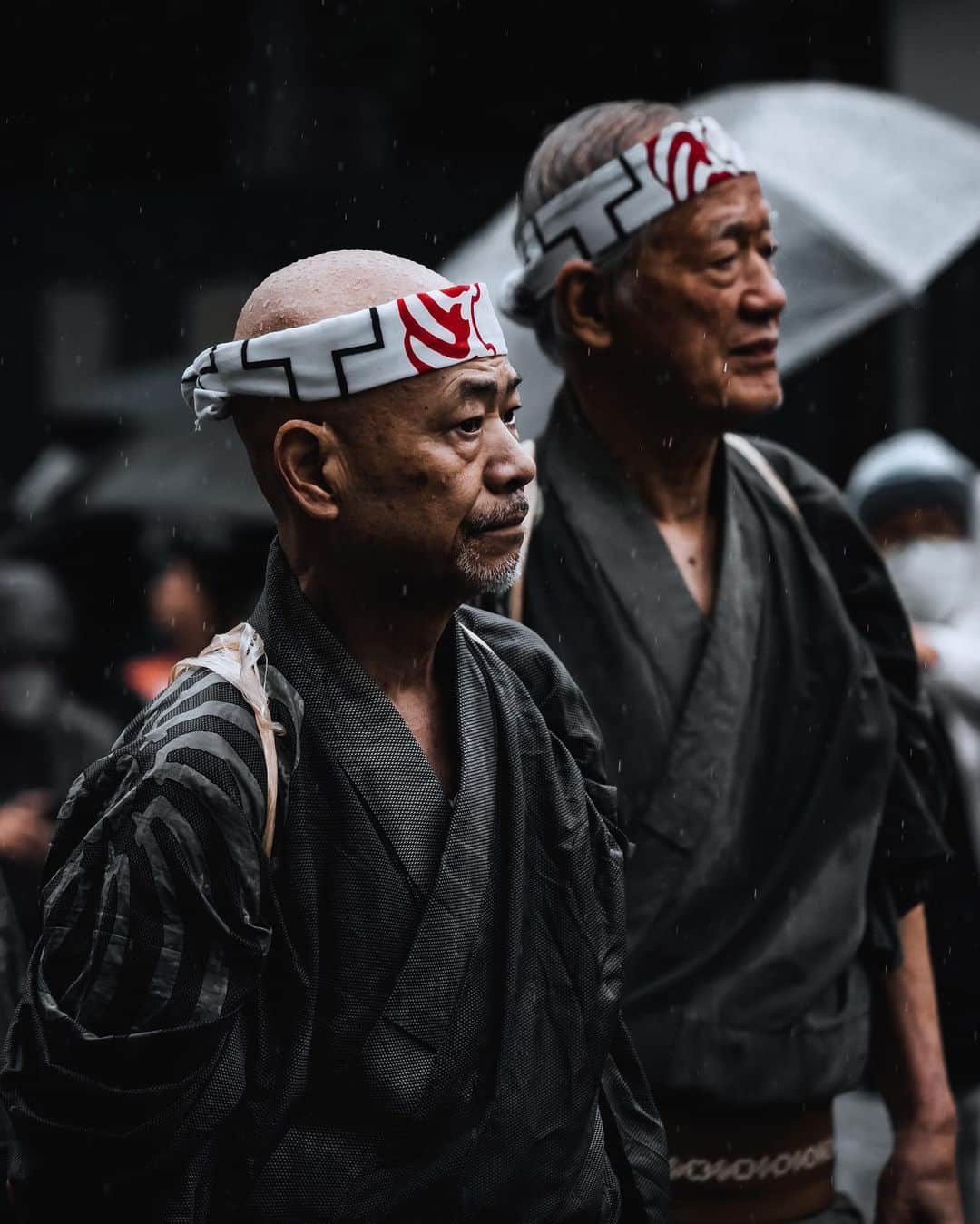 田村幸士さんのインスタグラム写真 - (田村幸士Instagram)「. 鳥越祭が帰ってきた。 他の祭では感じられない熱量。 ボンバーマンの爆風のように、千貫神輿から放たれたエネルギーが狭い路地を縦横無尽に広がっていく。 . . . . . . . . —— ✂︎ —————— #鳥越祭 #鳥越祭2023 #鳥越神社 #祭 #日本の風景 #神輿渡御 #神輿 #千貫神輿 #美しい日本 #御神輿 #お神輿 #蔵前 #photo_jpn #discovertokyo #wu_japan #jp_gallery #tokyocameraclub #lovers_nippon #nihonshooters #kimono #japan_vacations #best_tokyo_photos #unknownjapan #japanfeatured #japanesefestival #japanfestival #festival #japanesetraditional #japaneseculture #japanesestyle」6月12日 11時57分 - kojimg