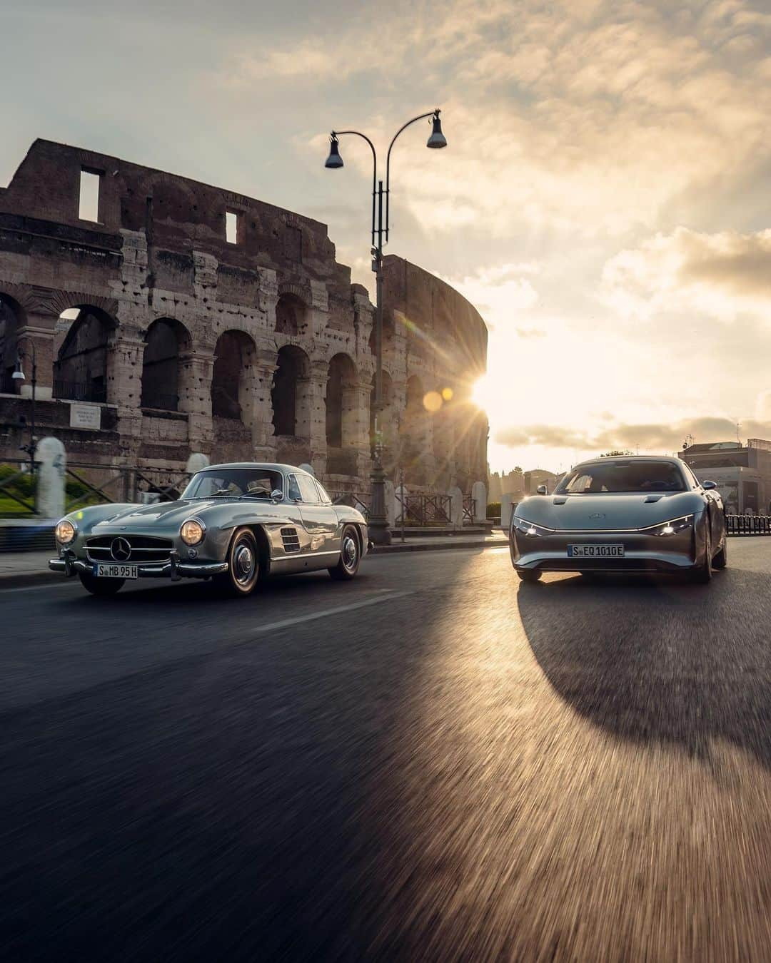 メルセデス・ベンツさんのインスタグラム写真 - (メルセデス・ベンツInstagram)「During the 2023 #MilleMiglia and #MilleMigliaGreen from June 13th to 17th you can meet our icons demonstrating Mercedes-Benz pioneering spirit: The #VISIONEQXX, the #300SL and the Super Sport.   #MBclassic #MercedesBenz #electromobility #MBcreator   Su concessione del Ministero della Cultura – Parco archeologico del Colosseo (@parcocolosseo)」6月12日 3時02分 - mercedesbenz