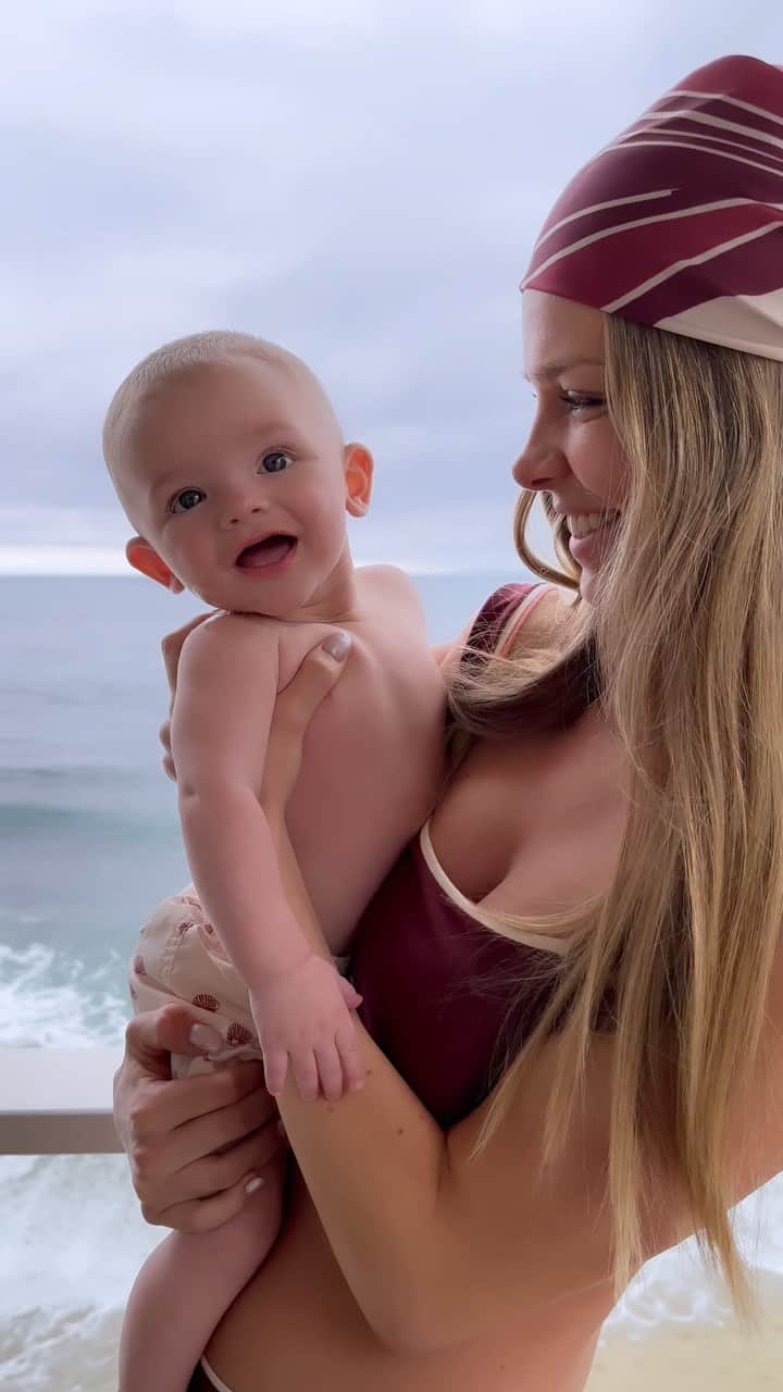 ダニエル・クヌッドソンのインスタグラム：「Matching with my lil man in our @ancoraswimwear  🌊🐚 🧜🏼‍♀️  #motherandson #babyboy #familytime」