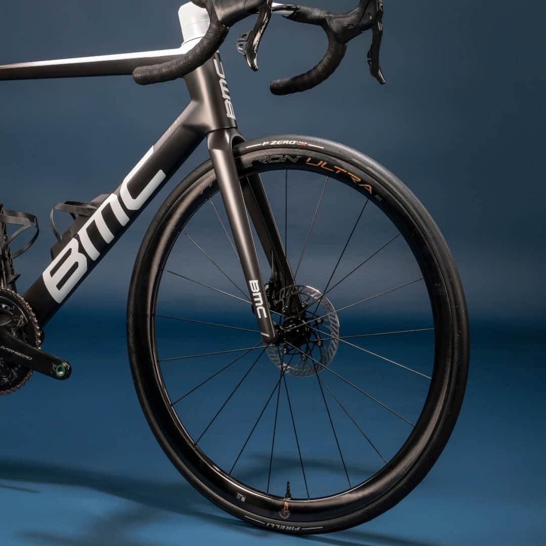 カンパニョーロさんのインスタグラム写真 - (カンパニョーロInstagram)「The iconic BMC Teammachine SLR01 TWO  x Campagnolo Super Record Wireless.  Ultimate performance and ultimate sophistication - Swiss and Italian craftsmanship and engineering has created a blueprint for modern road bikes.   With aerodynamics, speed and style at the core, this bike has been designed to take you on a stunning ride, every time.  #Campagnolo #DreamBigger #SuperRecordWireless #ShiftYourDimension」6月12日 3時21分 - campagnolosrl