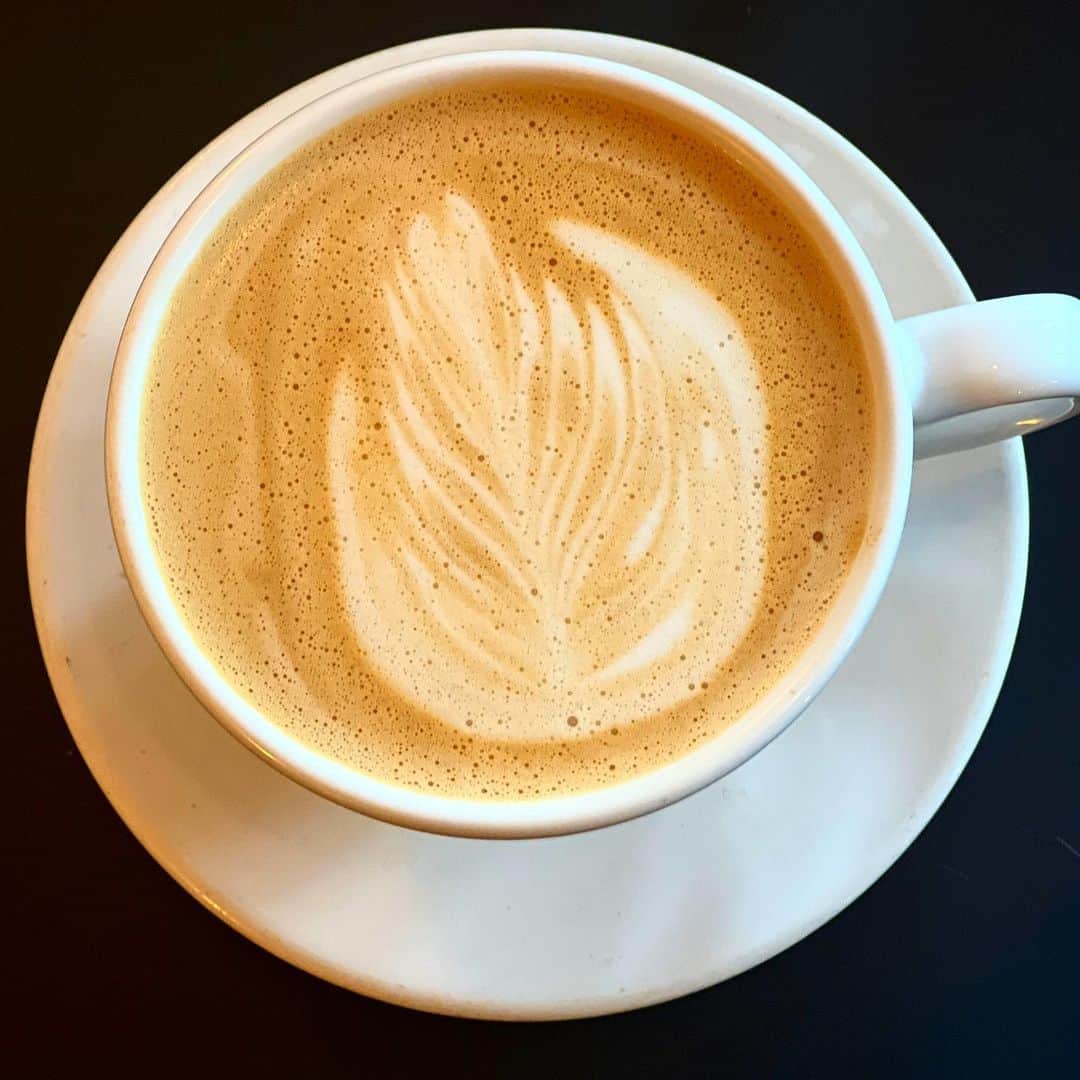 ローラ・ヴァンダーヴォートのインスタグラム：「That’s a nice cup of joe right there ☕️ That’s it. That’s the post.」
