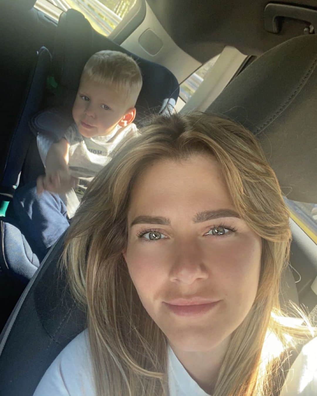 マリア・アルテミエワのインスタグラム：「Уехали в #ярославль 🚙  #путешествуем #лето2023☀️🌈🌿」