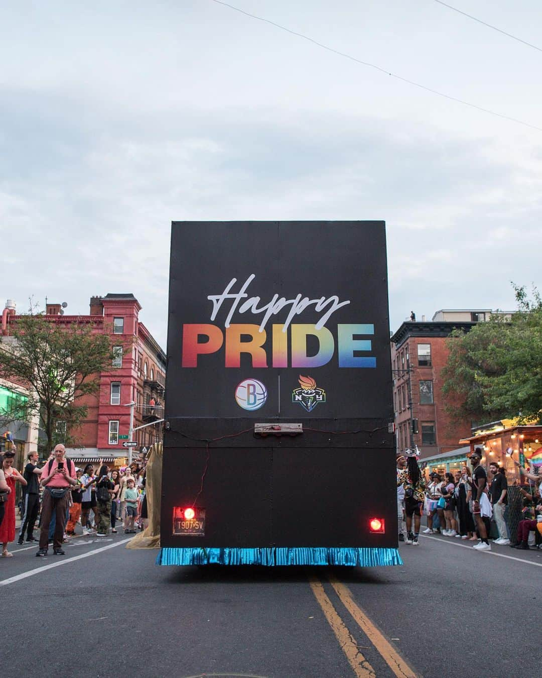 Brooklyn Netsさんのインスタグラム写真 - (Brooklyn NetsInstagram)「Be you. Be true. 🏳️‍🌈🏳️‍⚧️  We had a great time celebrating love at the @brooklyn_pride parade!」6月12日 4時15分 - brooklynnets