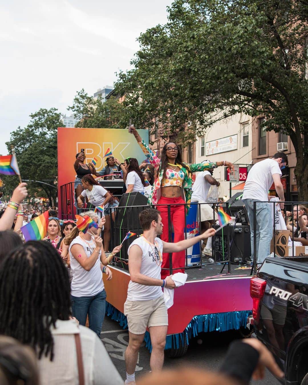 Brooklyn Netsさんのインスタグラム写真 - (Brooklyn NetsInstagram)「Be you. Be true. 🏳️‍🌈🏳️‍⚧️  We had a great time celebrating love at the @brooklyn_pride parade!」6月12日 4時15分 - brooklynnets