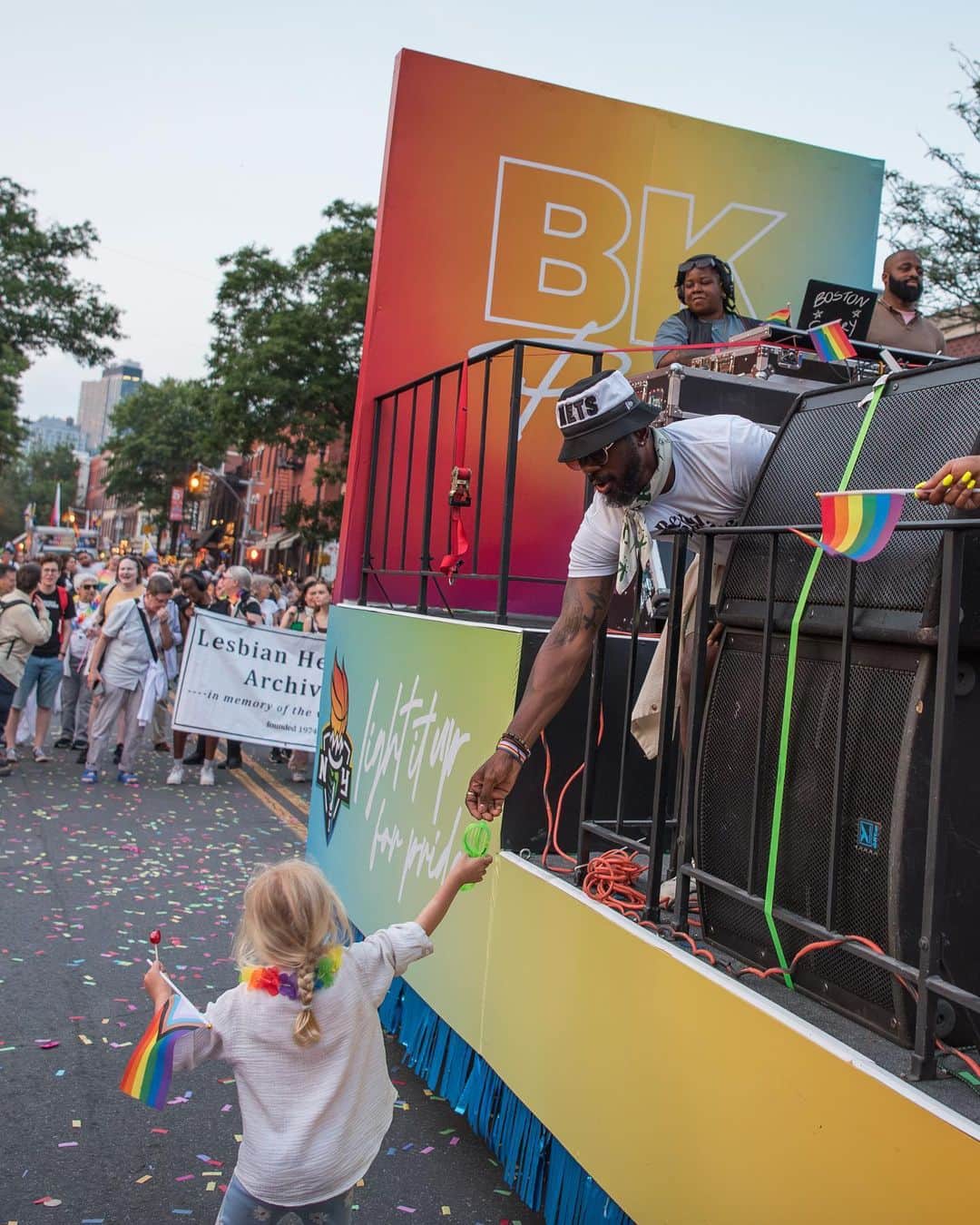 Brooklyn Netsさんのインスタグラム写真 - (Brooklyn NetsInstagram)「Be you. Be true. 🏳️‍🌈🏳️‍⚧️  We had a great time celebrating love at the @brooklyn_pride parade!」6月12日 4時15分 - brooklynnets