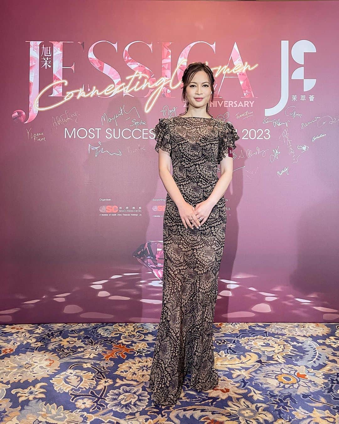 Ruby Kwanさんのインスタグラム写真 - (Ruby KwanInstagram)「An amazing evening. The JESSICA Most Successful Women 2023 Award Presentation and Gala Dinner.   Thank you so much @jessicamagazinehk & @pollysohk for having me as one of the JESSICA Beauty Buzz. A touching and fun filled evening to get together with the fellow beauty guru (@ghlchan @alliechan_ @pinkevolution @myyoann @virginialyc @ccl_charlie_ ) and buzzing together. ❤️  #JESSICAMagazine #JESSICAMSW2023 #JESSICABeautyBuzz #BeautyBuzz #rubykwan #rougecloset   Thank You ❤️ Hair @johnchung_barbieri  Makeup @wforwendy_mua  Gown @delavaliofficial」6月12日 4時21分 - rougecloset