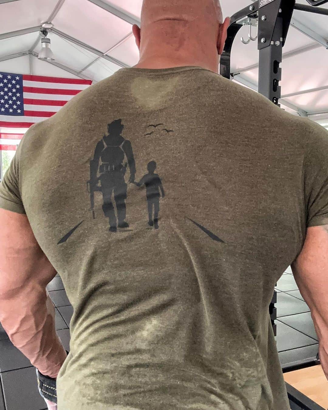 ドウェイン・ジョンソンのインスタグラム：「Honor to sweat in this one  🫱🏼‍🫲🏾 Thank you for your work  @sentinelfoundation」
