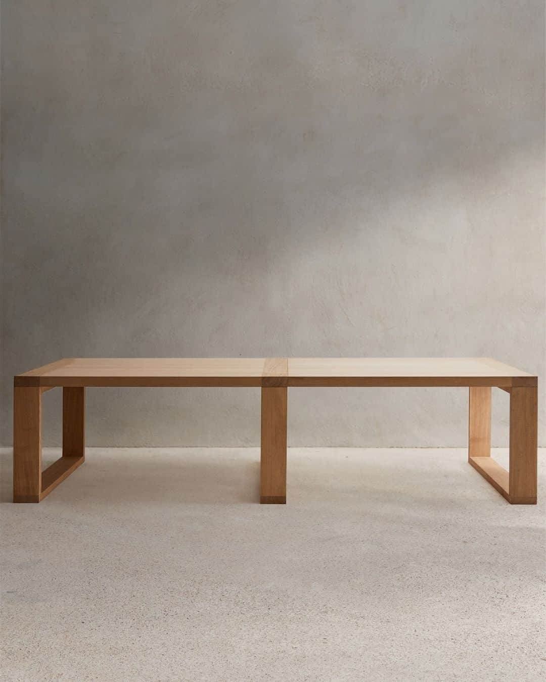Zara Homeさんのインスタグラム写真 - (Zara HomeInstagram)「Crafted in solid oak, the sturdiness and generous proportions of this table make it the ideal element with which to define a room. ZARAHOME+ by Vincent Van Duysen, Collection 02. Available now.」6月12日 4時30分 - zarahome
