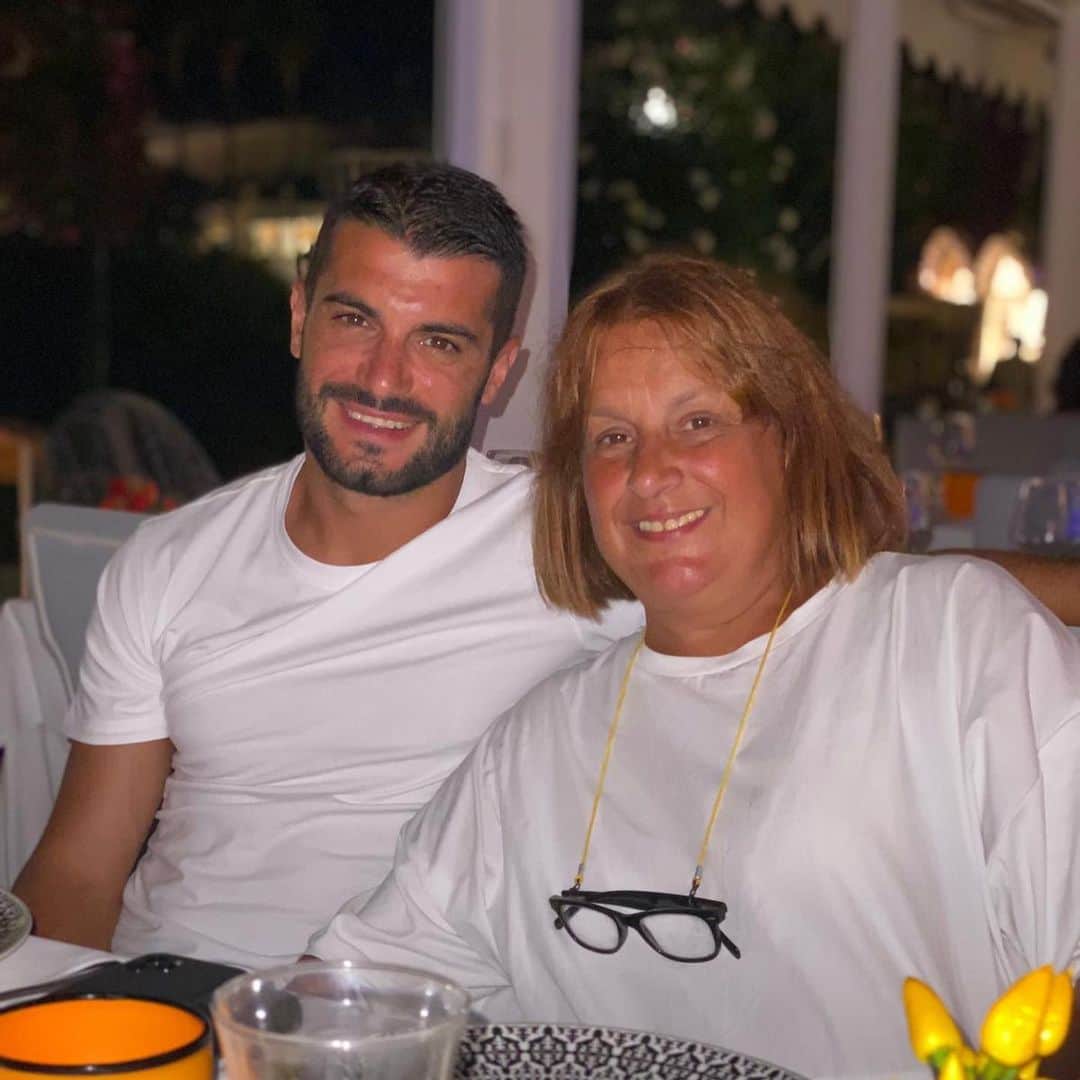 イアゴ・ファルケ・シルバのインスタグラム：「Descansa mi campeona💔」