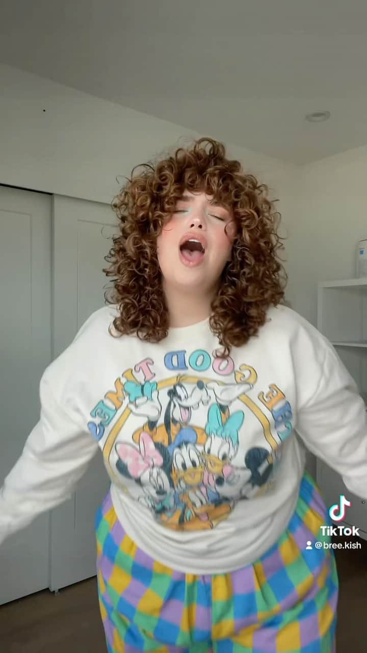 ブリー・キッシュのインスタグラム：「ootd! 🫶🏼🩷」