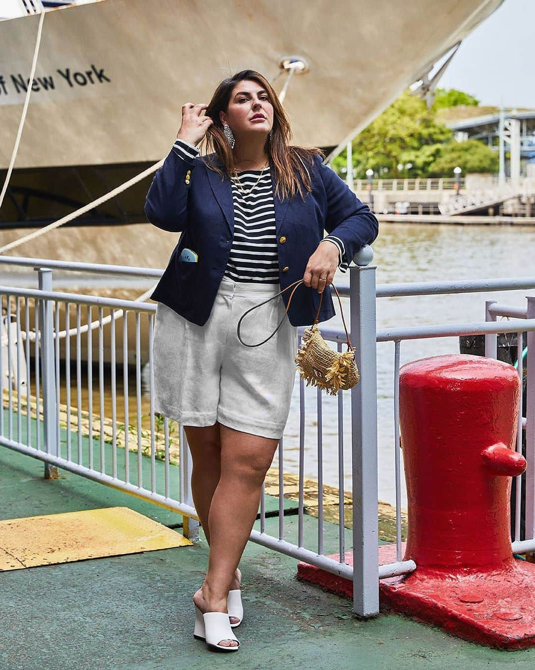 ジェイクルーさんのインスタグラム写真 - (ジェイクルーInstagram)「Captaincore vibes in NYC with @katiesturino ⚓️ The J.Crew Collective #injcrew」6月12日 5時06分 - jcrew