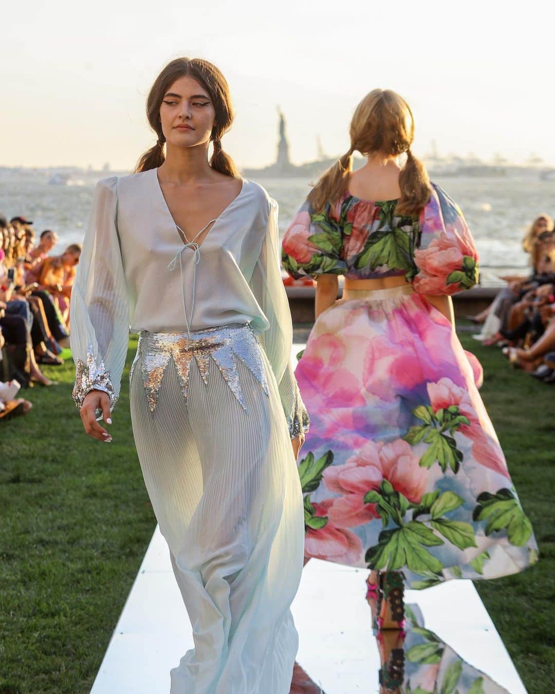 のインスタグラム：「Inspired by lady liberty herself 🗽」