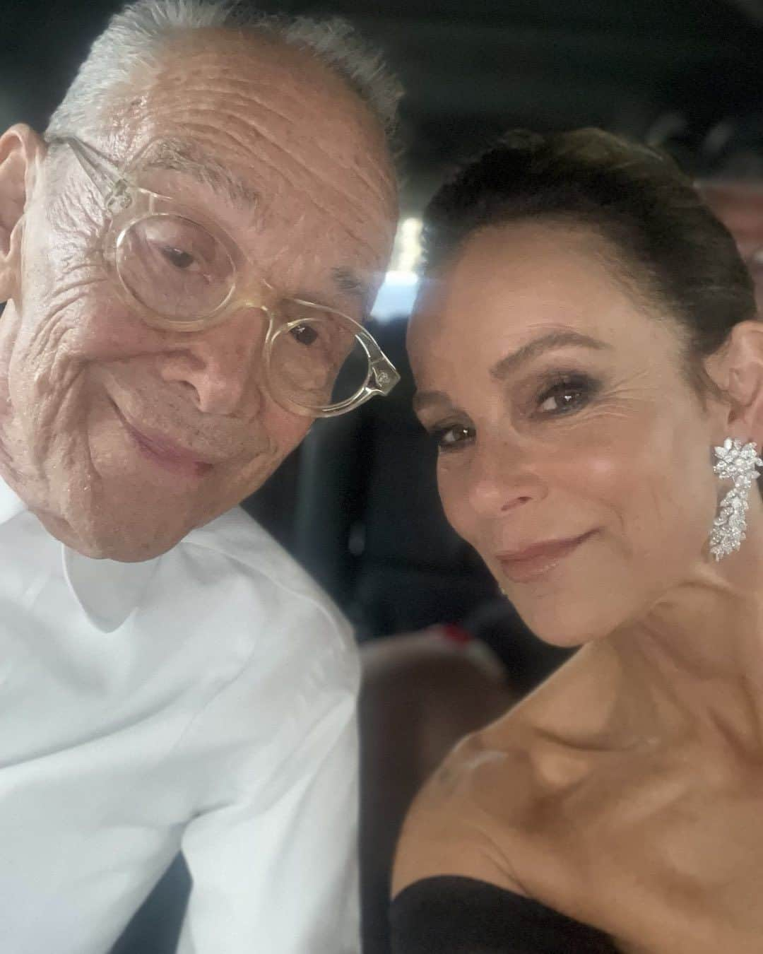 ジェニファー・グレイのインスタグラム：「wheels up!  on our way to the Tony’s with my dad! @joelgnyc #joelgrey #TonyAwards #lifetimeachievementaward #tonyawards2023」