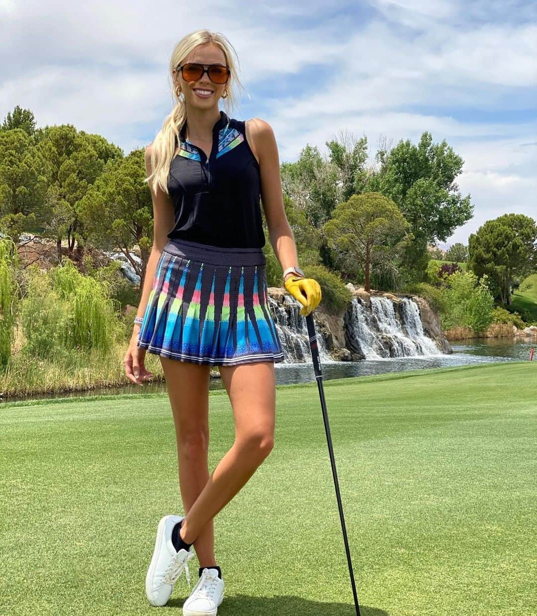 Elise Lobbさんのインスタグラム写真 - (Elise LobbInstagram)「Guess this course 🤔⛳️🏌🏼‍♀️👇🏼👇🏼👇🏼 I’ll 📌 the first person to get it right !! 🤣  #golf」6月12日 6時36分 - eliselobb