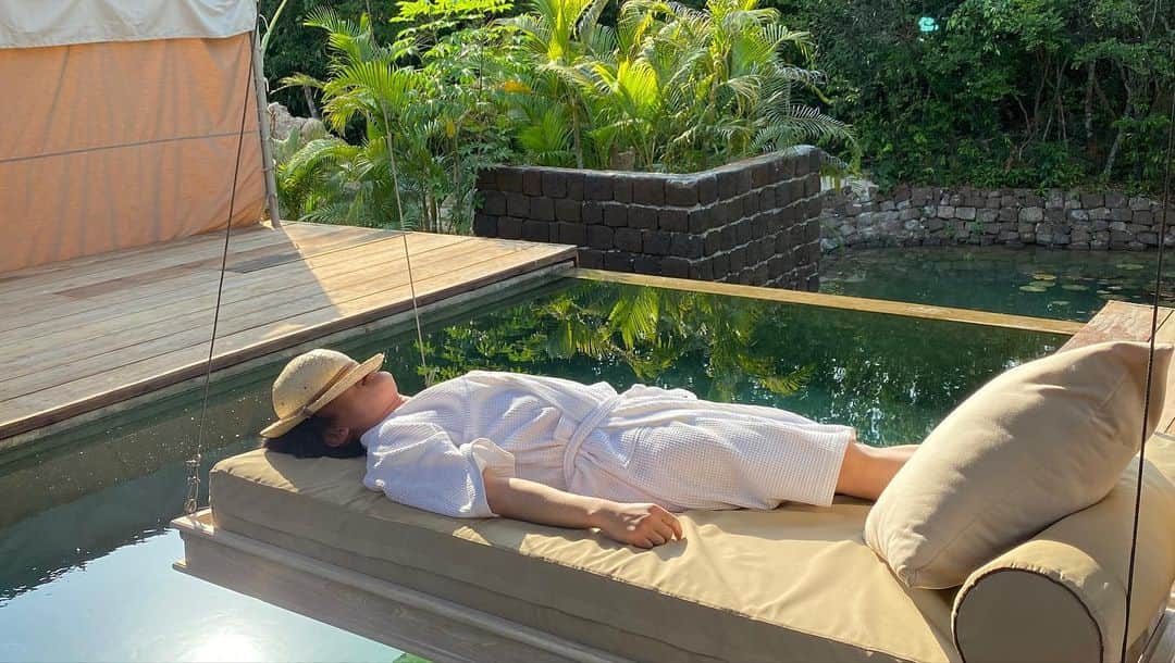 のインスタグラム：「イッテQ！ご覧頂きましてありがとうございます😆✨ まだまだ人生旅は続きますが、気楽に楽しく行きましょー😌  #イッテQ #ゼロ星ホテルの旅 #気楽に軽くいきゃーしょーよ」