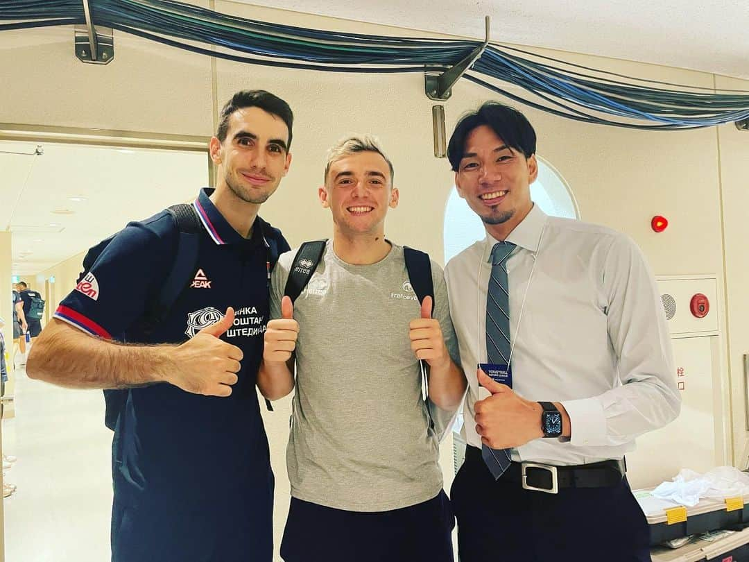 福澤達哉のインスタグラム：「*** My international friends 🇫🇷🇷🇸🇯🇵🏐 They were in Nagoya🇯🇵 for @volleyballnationsleague   @bendiez14 🇫🇷 @mp_kellian 🇫🇷 @mirankujundzic11 🇷🇸  We are @parisvolley crews 🔵⚪️  Where is @svetogotsev 🇧🇬???🤔🤔🤔  This meeting makes me remember that we spent a great time in Paris🗼  Good luck guys🤞 See you soon 🔜   #ネーションズリーグ #大会の裏で #パリバレーの仲間と #久々の再会 #バレーボールがつないでくれた絆 #2枚目は #パンサーズにいたマウリシオコーチの息子 #パナアリで一緒に練習してた少年が #フランス代表に👀 #やっぱバレーボールは #最高でーす #ツナゲキズナ #チャオ」