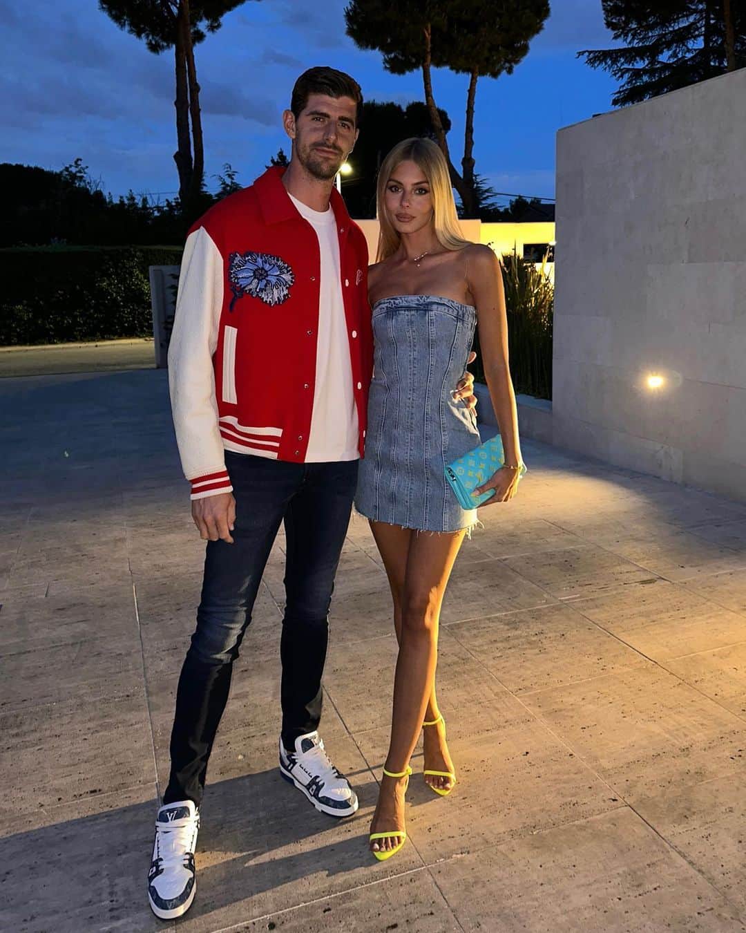 ティボ・クルトゥワのインスタグラム：「Date night 🥂💙」