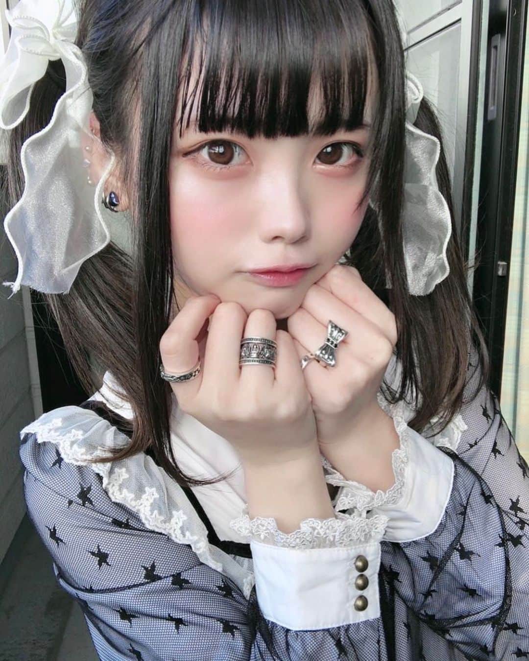 のインスタグラム：「おはよ、ついんてーるとボブどっち派？  ・ ・  #cosplay #cosplaygirl #japanesegirl #japanesegirlmodel #japanesecosplayer #时装 #时装模特 #角色扮演 #動漫 #코스프레  #코스프레소녀 #粉我 #粉我时装 #自撮り女子 #selfie #自拍 #셀카 #셀카그램 #コスプレ #コスプレイヤー #ピアス #軟骨ピアス  #黒髪ツインテール #ヘアアレンジ #インダストリアル #ツインテール #地雷系女子」
