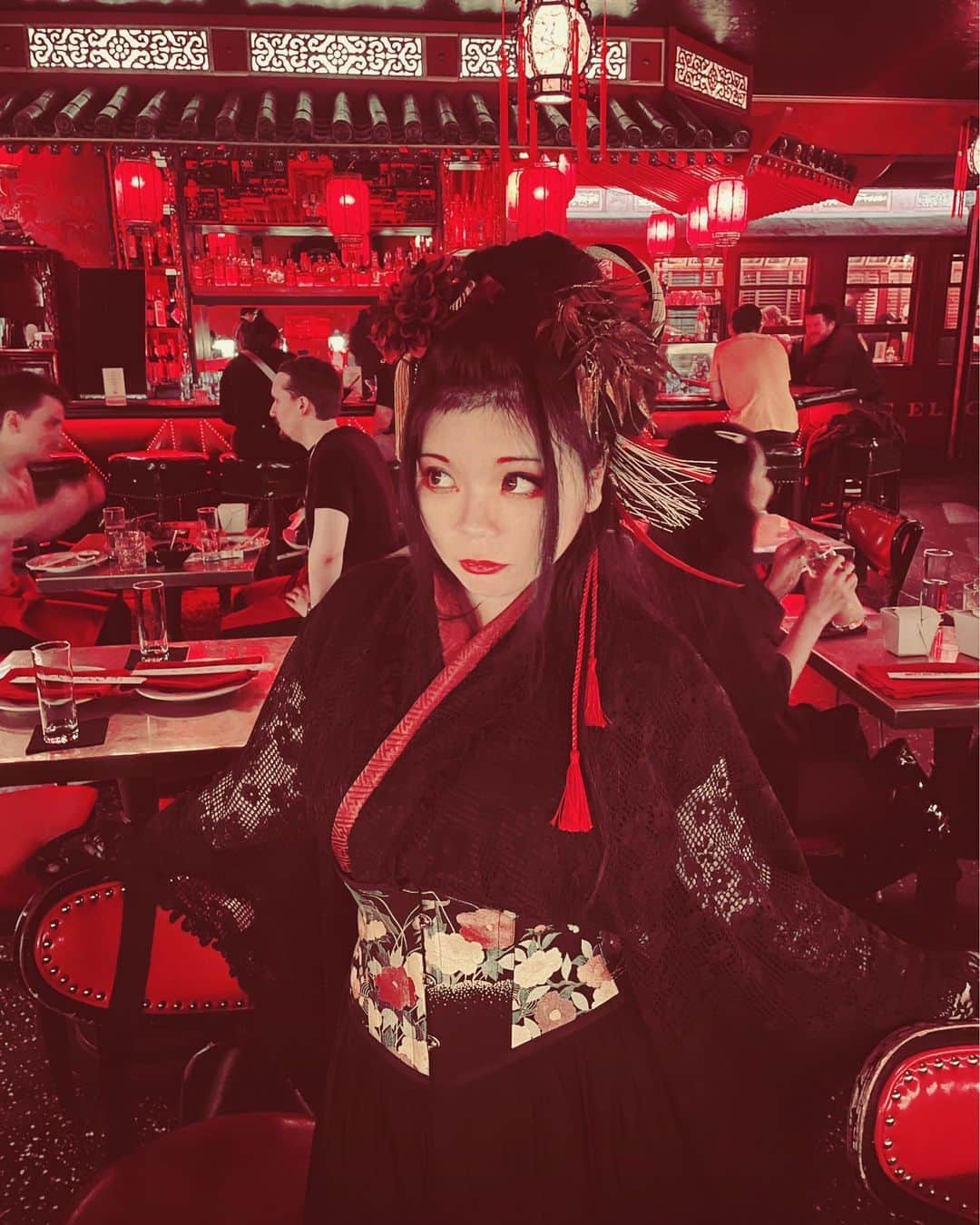 兼田玲菜のインスタグラム：「異世界中華🏮 #America #🇺🇸 #LA #LosAngeles #stage #fashion #performance #actress #fight #story #Hollywood #work #free #girl #theater #information #guidance #event #festival #renakaneta #japan #samurai #a #Instagram #BeverlyHills #ozzon #hff23」