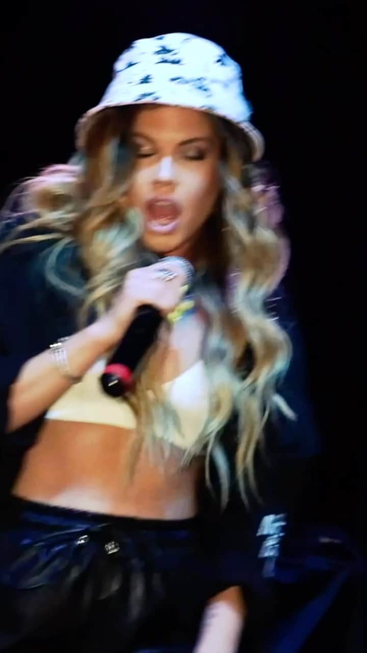 シャネル・ウエスト・コーストのインスタグラム：「You know I’ve been #LitForDays 😜🤘🏼 Now booking summer shows! Chanelbookinginfo@gmail.com  Comment your city if you wanna see me there! 😘」