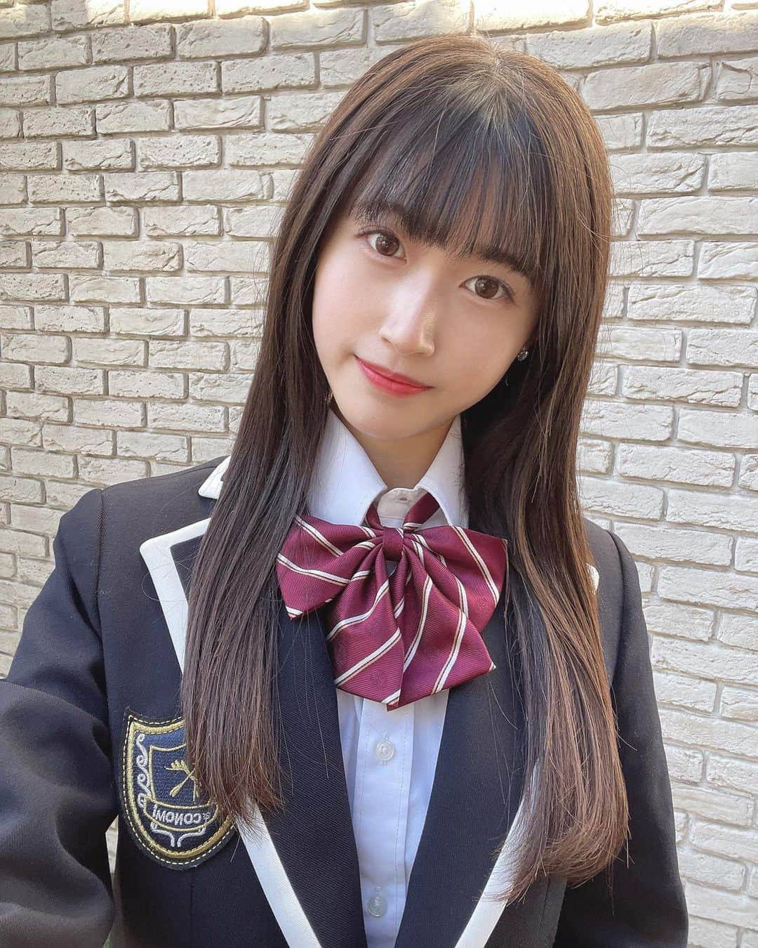 安城夢那のインスタグラム：「🎀🏫  おはようー！ 今週15日㈭は青山RizMでLIVE 久しぶりにみんなに会えるかな☺️？   #ljk  #女子高生  #ブルベ冬  #school」