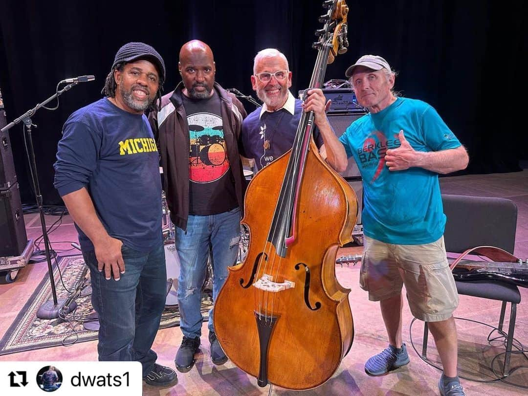 ヴィクター・ウッテンのインスタグラム：「Bass Extremes with the Great Gary Karr!!! #isb  #Repost @dwats1 with @use.repost ・・・ I indeed was surrounded by bass royalty Friday night! Vic, DWats, Gary & Steve #toocool ✌🏽」