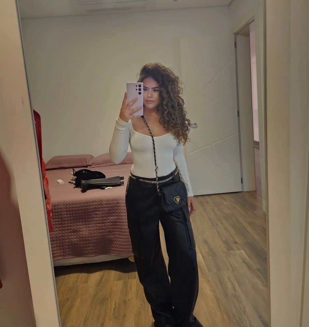 Maisa Silvaのインスタグラム：「category is: só foto recente no espelho」