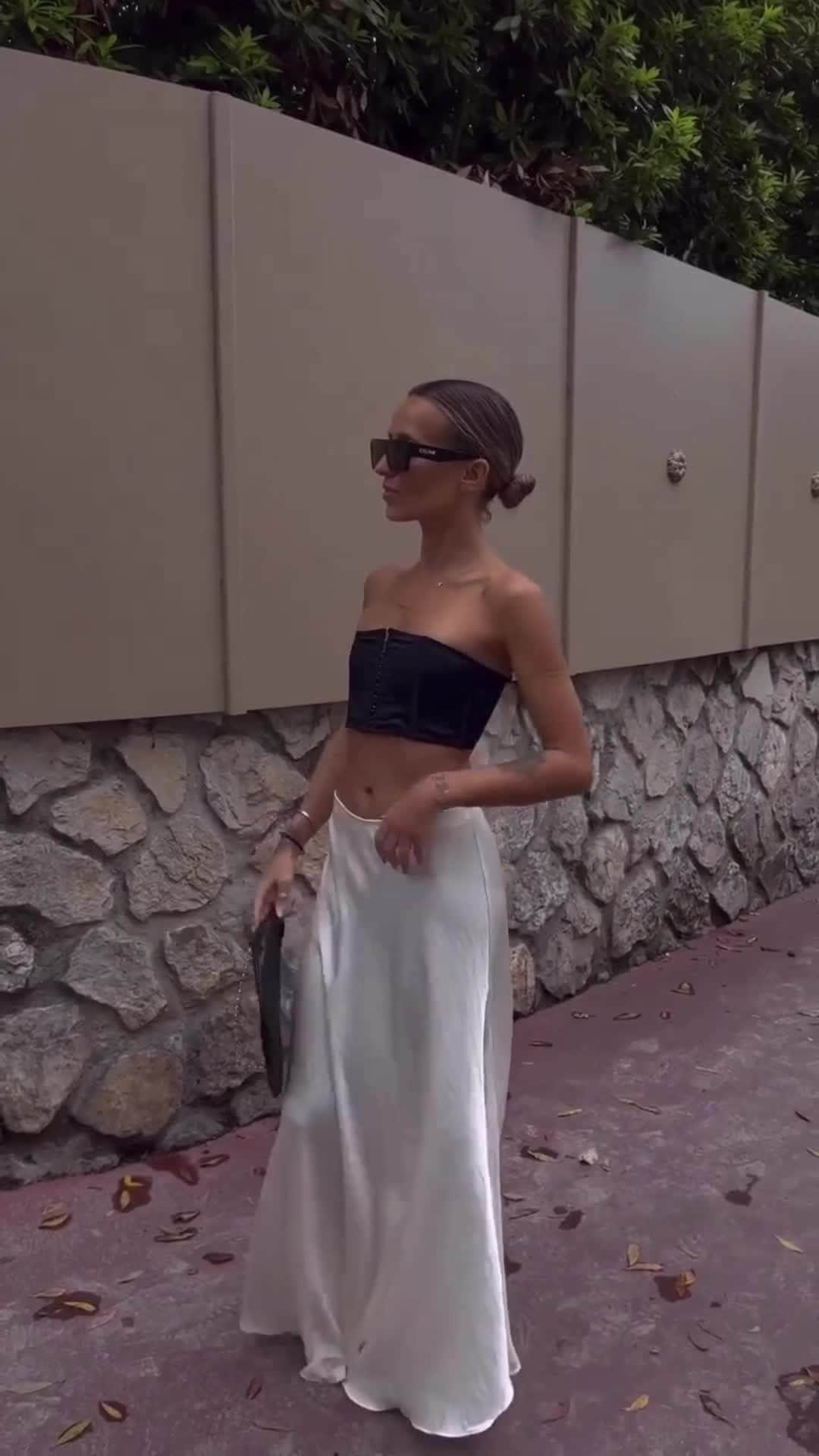 freepeopleのインスタグラム：「@noholita looking stunning in the Make You Mine Half Slip. Link in bio.」
