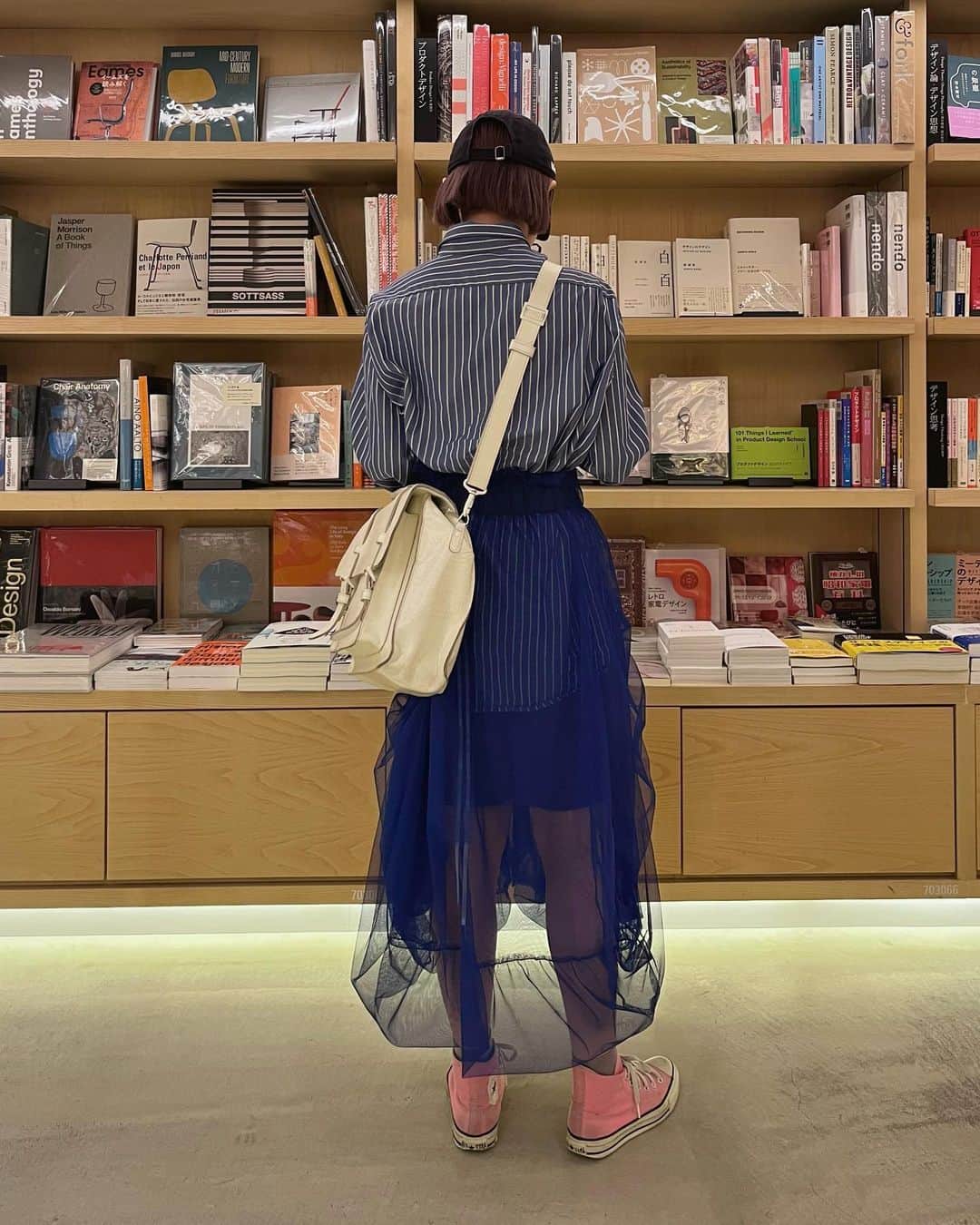 相羽瑠奈さんのインスタグラム写真 - (相羽瑠奈Instagram)「📗🌚🌸💙⚪️  blue × pink の組み合わせ、昔からだいすき💘」6月12日 8時15分 - rone.runa