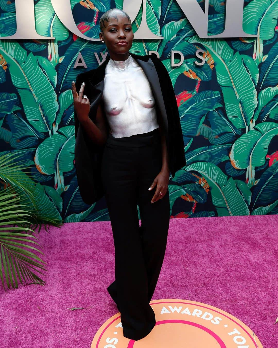 Just Jaredさんのインスタグラム写真 - (Just JaredInstagram)「Lupita Nyong'o bared her body in an unexpected way on the red carpet at the 2023 Tony Awards. We've got so many more pics and an explanation of her look over at JustJared.com! #LupitaNyongo #TonyAwards Photos: Getty」6月12日 8時20分 - justjared