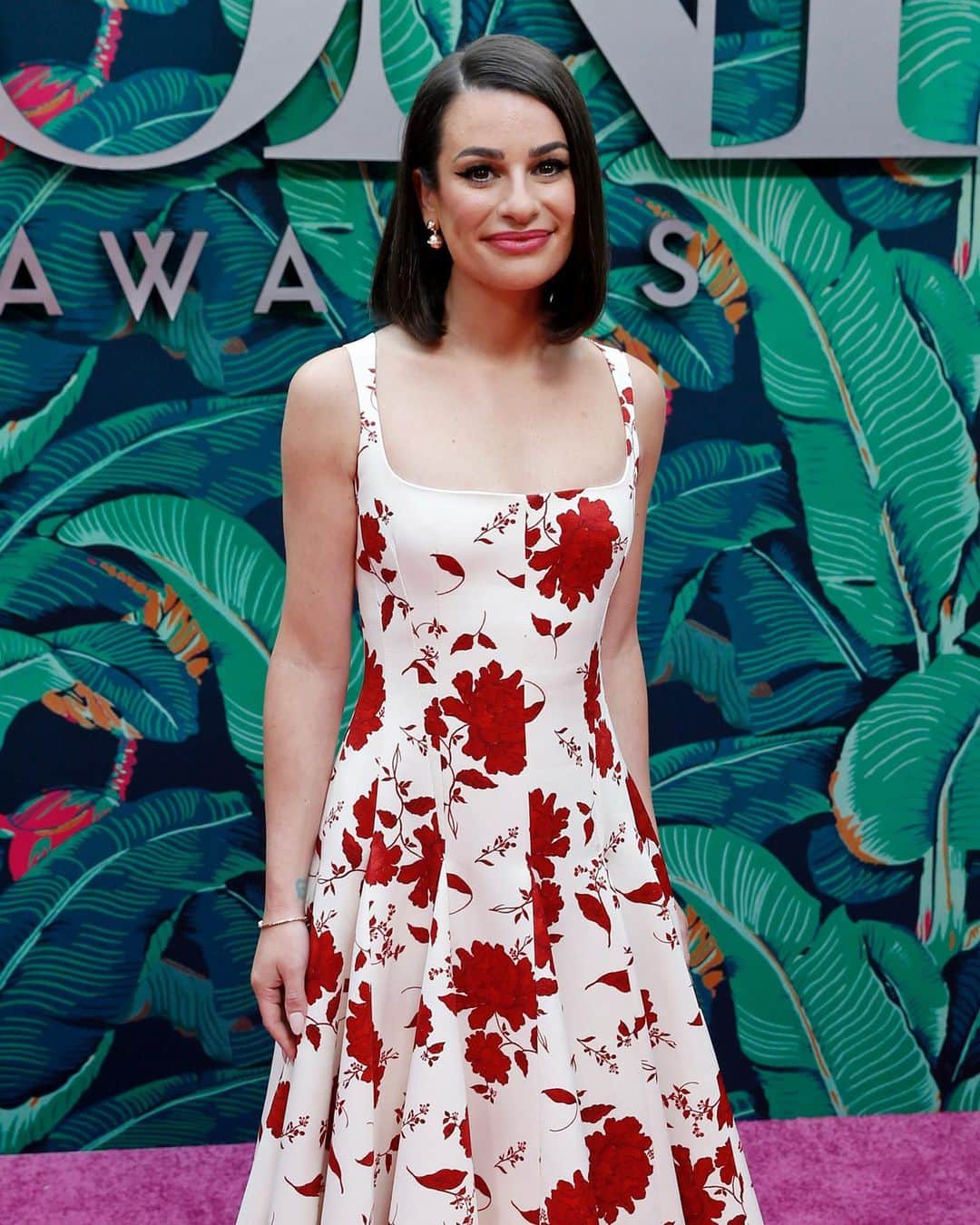Just Jaredさんのインスタグラム写真 - (Just JaredInstagram)「Lea Michele walks the carpet in a floral gown at the Tony Awards, where she will perform with the cast of "Funny Girl" tonight. More photos on JustJared.com! #FunnyGirl #LeaMichele #TonyAwards Photos: Getty」6月12日 8時29分 - justjared