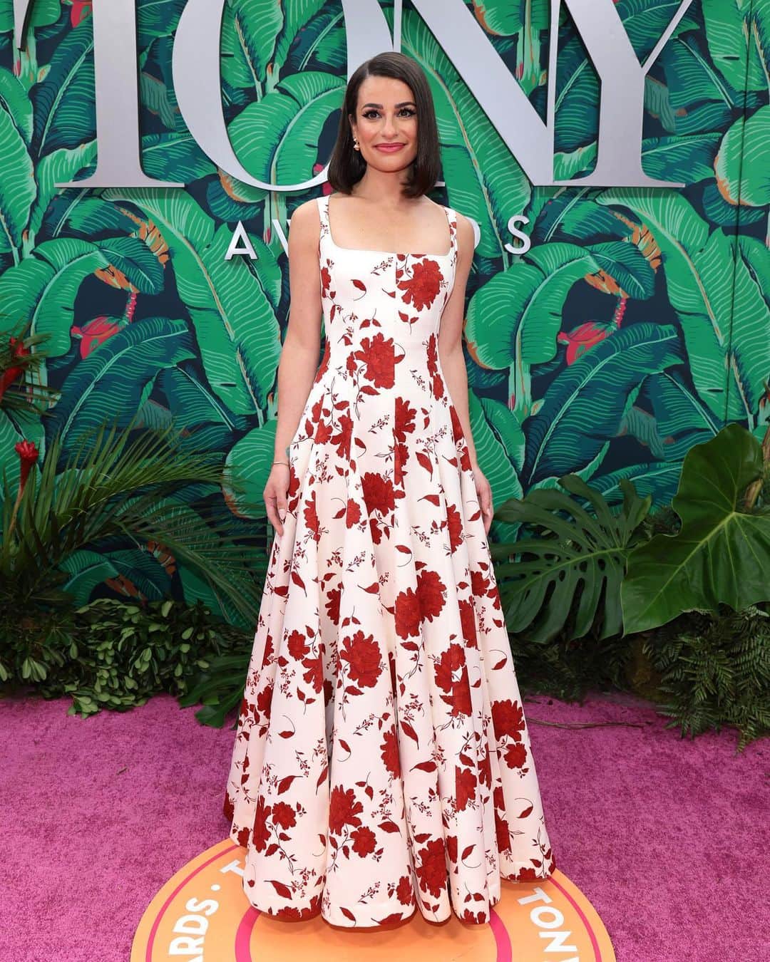 Just Jaredさんのインスタグラム写真 - (Just JaredInstagram)「Lea Michele walks the carpet in a floral gown at the Tony Awards, where she will perform with the cast of "Funny Girl" tonight. More photos on JustJared.com! #FunnyGirl #LeaMichele #TonyAwards Photos: Getty」6月12日 8時29分 - justjared