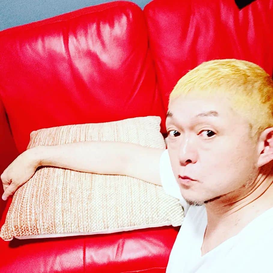 松本隆博のインスタグラム：「。⁡ ⁡散髪行って、キンキン色⁡ ⁡にもしてストレス発散だ‼️‼️‼️⁡ ⁡⁡(ﾉ˶>ᗜ​<˵)ﾉ⁡ ⁡ ⁡黄金還暦少年⁡ ⁡松本隆博（笑）⁡ ⁡」