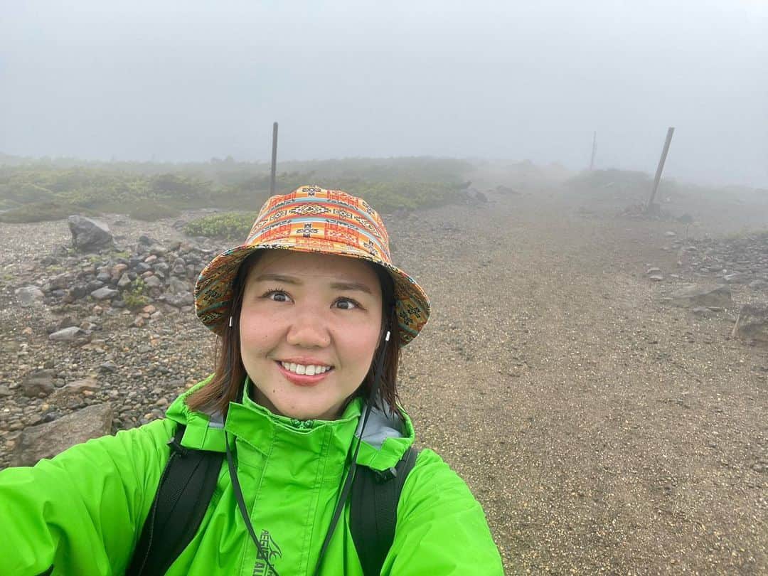 南武果歩のインスタグラム：「山開き〜💗東北、初山！歩きやすい！晴れてたら絶景にすぐ会えそう！ でした⛰  今回の様子は諸々公開されるかと⛰✨  @automesseweb   よろしくお願いしま〜す♪  #山#車#珈琲」