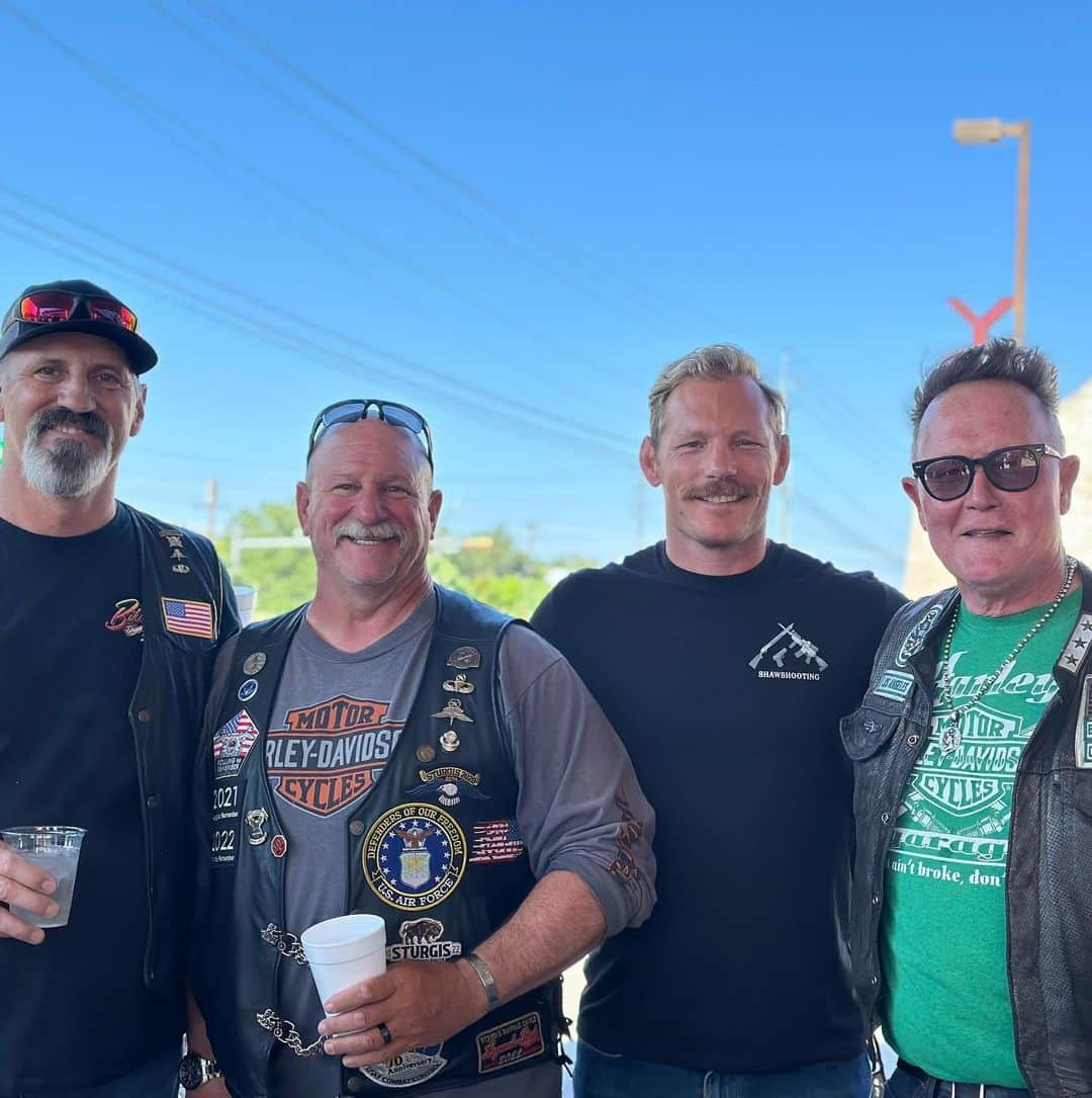 ロバート・パトリックさんのインスタグラム写真 - (ロバート・パトリックInstagram)「Weekend with my Texas Brothers! @bfmc101 #owof #bfmc #ride #roadtrip #harley-davidson #hdmuseum」6月12日 9時33分 - ripfighter