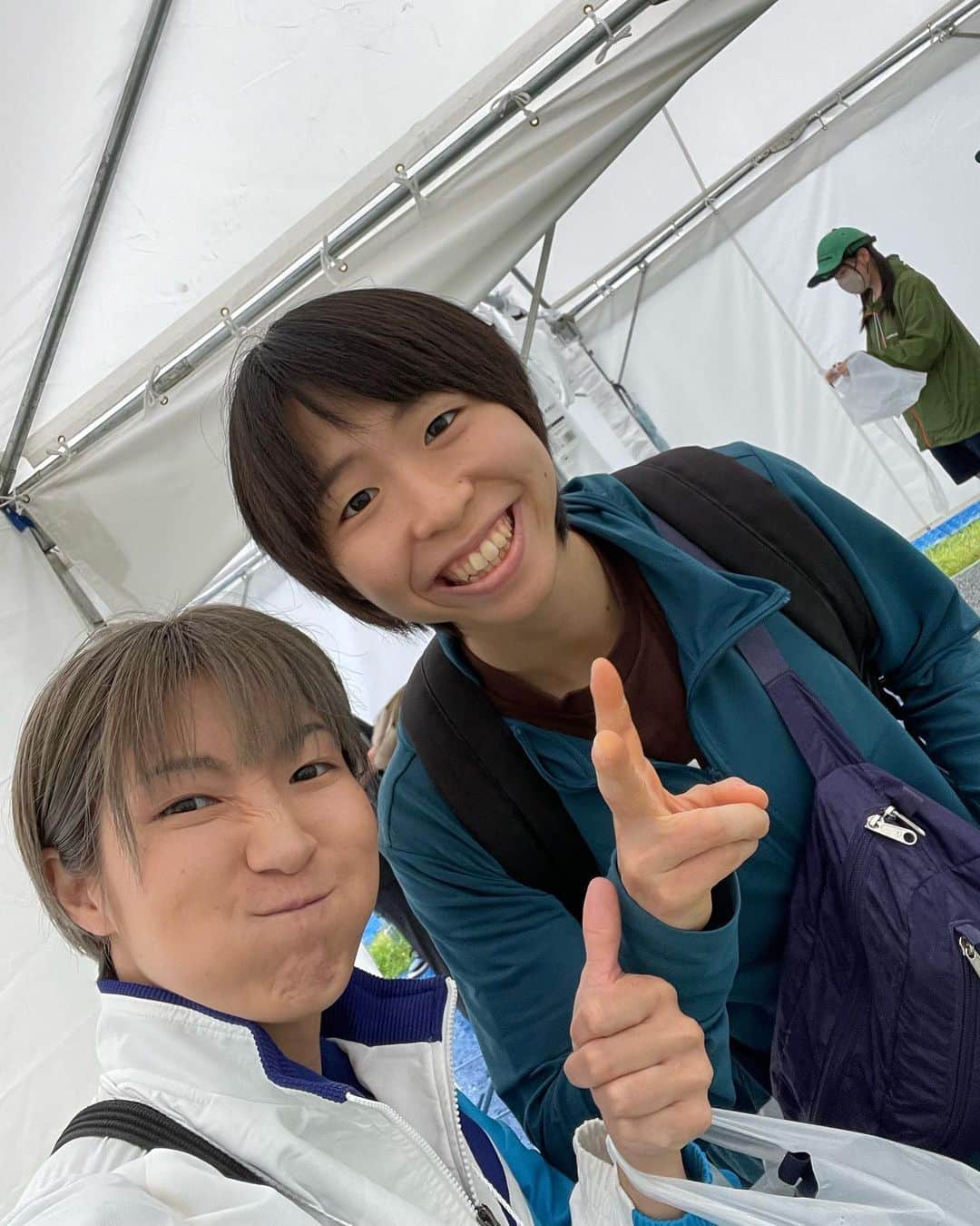 渡辺沙亜里のインスタグラム：「リハーサル国体終わり‼️ @h_muu320 さんリードからボルダーまで沢山の瞬間を切り取ってくれてありがとうございました🥹✨ 写真の表情とかでその時の感情が蘇ってくるから不思議🧚‍♀️THX！！！  私にとって今回のリハーサル国体は10月の鹿児島国体に向けての最重要コンペ🔥🔥🔥  結果はリード1位🥇 ボルダー3位🥉  リードは練習で感じた事を意識して、今自分にある最大の力が出せたと思います✨  無理言って家族の休日をほぼほぼリード練習にしてくれて、ひたすらビレー含め長もの等サポートしてくれた数馬さんには頭が上がりません🙇‍♀️ お陰でリードに関してはほぼゼロスタートだったのにリザルトも着いてきたよー😭✨ ほんとにありがとう‼️ あと4ヶ月弱よろしくお願いします🙇‍♀️  そして相方の喜々ちゃんが本調子じゃない中めちゃくちゃ頑張ってくれてどちらも表彰台に😳❤️ ボルダー3位は喜々ちゃんのお陰で取れました😭 登れなくて焦る私を静かになだめてくれてほんとにありがとう💦 本番もよろしくお願いします。笑  本国体に向けて課題は沢山見つかりましたが、総じて喜々ちゃんとのペアコンペめちゃくちゃ楽しかったです！！  お互い高め合ってもっと強くなろう！🔥🔥🔥  早速今日から @ziprockclimbing で一緒に登ってトレーニング再スタートです▶️  引き続き本国体に向けて応援よろしくお願い致します✨🌋✨  本大会の関係者の皆さま、3日間有意義な大会をありがとうございました👏🏻🍻  @unparallelup  @gontexofficial  @mudhand_cb  @jusca_official_pr  @kagoshimakokutai.minamisatsuma  #鹿児島国体2023」