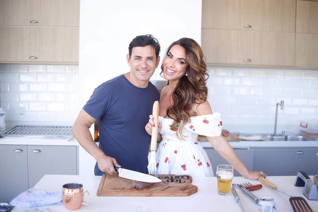Nicole Bahlsのインスタグラム：「Amanhã é dia dos namorados e estou aqui lembrando o quanto eu e o @marceloviana amamos um churrasco, são sempre momentos inesquecíveis ❤️  Destaque para esse meu vestido da @sheinbrasil @sheinofficial, que além de lindo é super confortável 😍… #seuamorSHEIN Seja quem for o seu Valentine. ATÉ 85% OFF! (15/05- 29/05)  Use o cupom “SHEINAMOR1784” para ganhar 15% de desconto… Aí que tudooo 😘  ID vestido: 12873322 https://shein.top/luxukxl  Outras sugestões de look: ID 12929164 https://shein.top/grd723z ID 12728605 https://shein.top/8mn2mpb ID 13247134 https://shein.top/s3uxs2u ID 11128112 https://shein.top/py4ogvk ID 2780774 https://shein.top/eyv8iue」