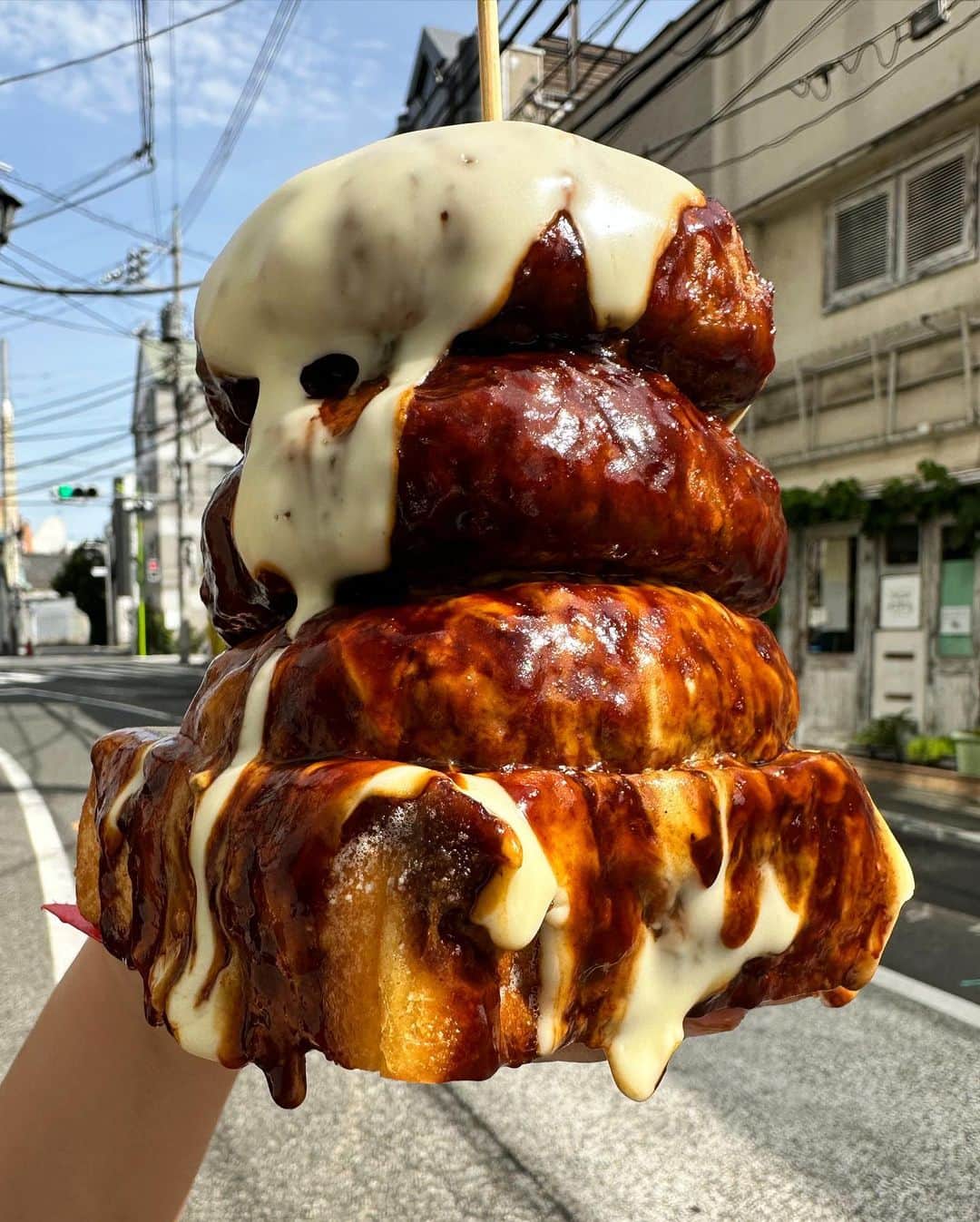 Coffee & Toast Tokyoさんのインスタグラム写真 - (Coffee & Toast TokyoInstagram)「"ばくばく"チーズバーガー‼︎ 🧡🧡🧡🧡🧡🧡🧡🧡🧡  “Fat gives things flavor.”  デミグラスソースで煮込んだハンバーグにとろとろチーズで！  やわらかジュシーなハンバーグ、 たまらんです😋😋😋  6月13日(火)14(水)、店休となります。  Have a great day.!!  . . . . #ばくばくチーズバーガー #ハンバーガー  #burger  #チーズバーガー  #煮込みハンバーグ  #パクパク   #三軒茶屋ランチ  #世田谷線カフェ  #パンスタグラム  #東京カフェ  #三軒茶屋カフェ #三軒茶屋  #パン #三茶カフェ  #三茶 #田園都市線カフェ #コーヒーアンドトースト  #coffeeandtoast #foodie  #foodiegram #stewed  #煮込み」6月12日 9時38分 - coffeetoast2