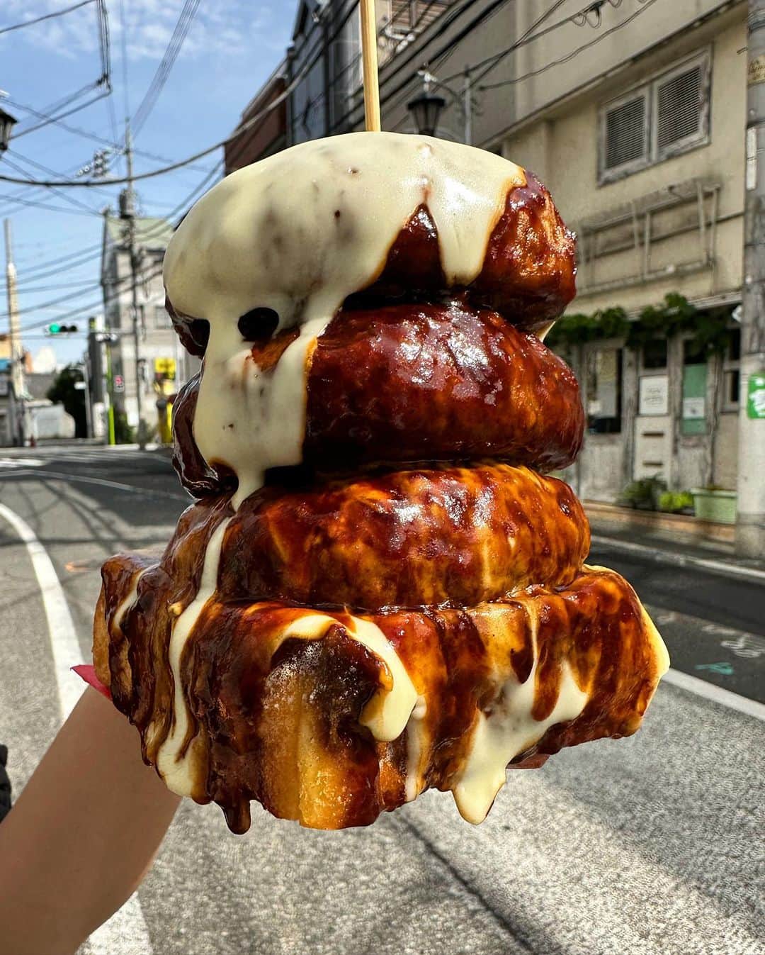 Coffee & Toast Tokyoさんのインスタグラム写真 - (Coffee & Toast TokyoInstagram)「"ばくばく"チーズバーガー‼︎ 🧡🧡🧡🧡🧡🧡🧡🧡🧡  “Fat gives things flavor.”  デミグラスソースで煮込んだハンバーグにとろとろチーズで！  やわらかジュシーなハンバーグ、 たまらんです😋😋😋  6月13日(火)14(水)、店休となります。  Have a great day.!!  . . . . #ばくばくチーズバーガー #ハンバーガー  #burger  #チーズバーガー  #煮込みハンバーグ  #パクパク   #三軒茶屋ランチ  #世田谷線カフェ  #パンスタグラム  #東京カフェ  #三軒茶屋カフェ #三軒茶屋  #パン #三茶カフェ  #三茶 #田園都市線カフェ #コーヒーアンドトースト  #coffeeandtoast #foodie  #foodiegram #stewed  #煮込み」6月12日 9時38分 - coffeetoast2