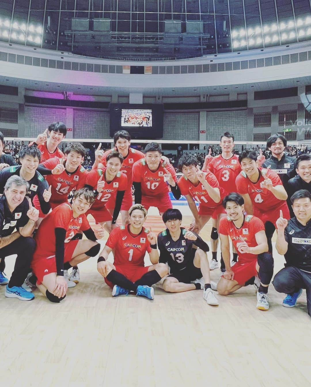 山本智大のインスタグラム：「名古屋大会たくさんの応援ありがとうございました📣 無事４連勝することができました✨ 次のラウンドを頑張ります👍 #ネーションズリーグ #名古屋大会 #４連勝 #リベロ #最高でーす」