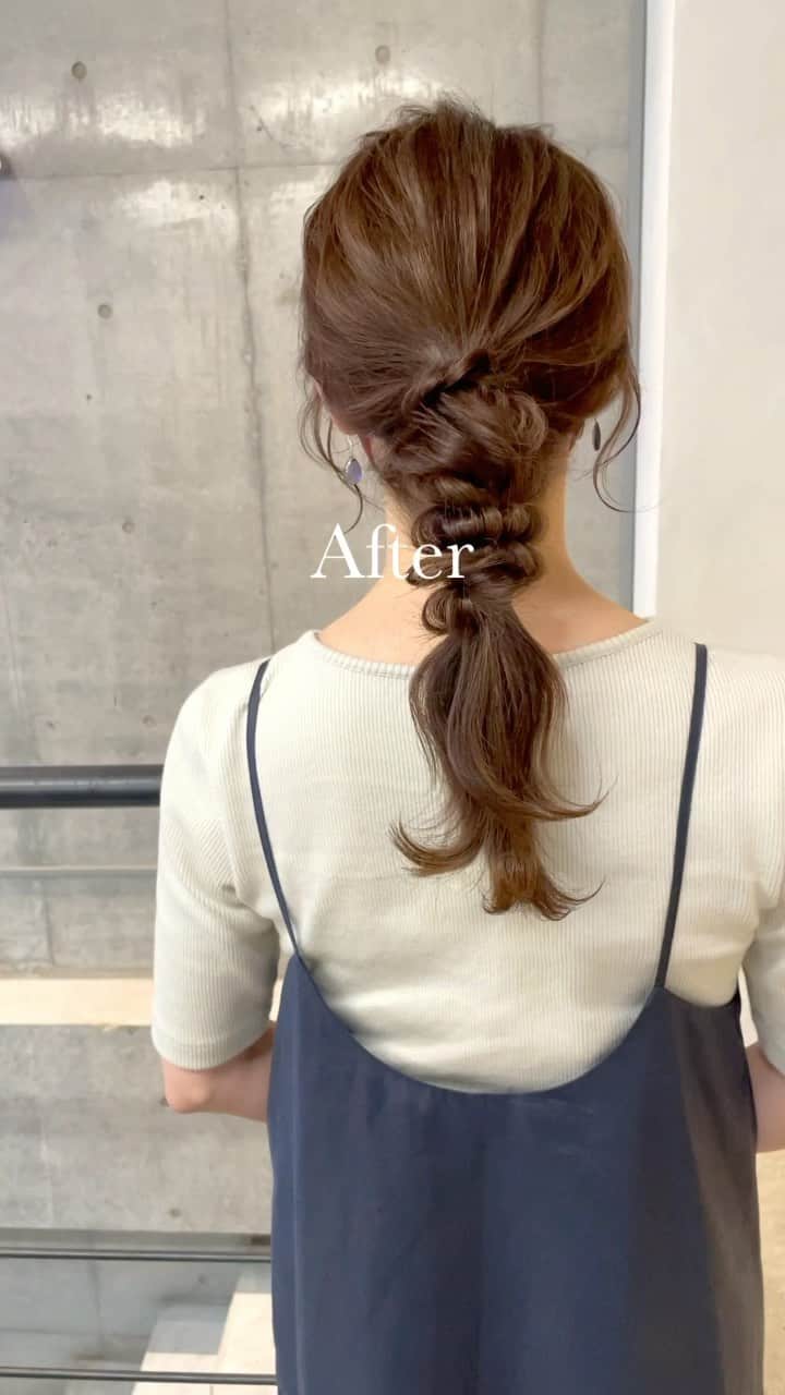 のインスタグラム：「お客様 Before After ✨  cut✂︎ 毛量が多くて扱いにくかったので、 量を調整して毛先もまとまるようにカットしました✂︎  color 髪を柔らかく見せたかったので まろベージュでカラーしました✨  hair arrange お買い物にこの後行かれるので、 編み下ろしアレンジにしました👏✨  #ヘアアレンジ　#カット　#ヘアカラーベージュ  #ミントカラー  #レイヤーカットロング  #おくれ毛　#編み下ろし  #ヘアアクセサリー」