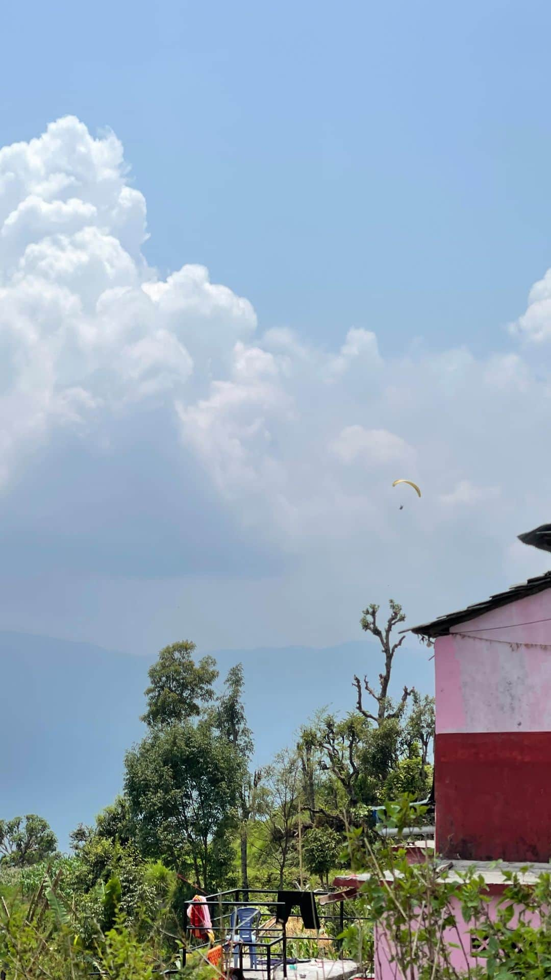 ミケラ・デュ・トイのインスタグラム：「Paragliding: ✔️  #paragliding #pokhara #nepal #travel #adventure」