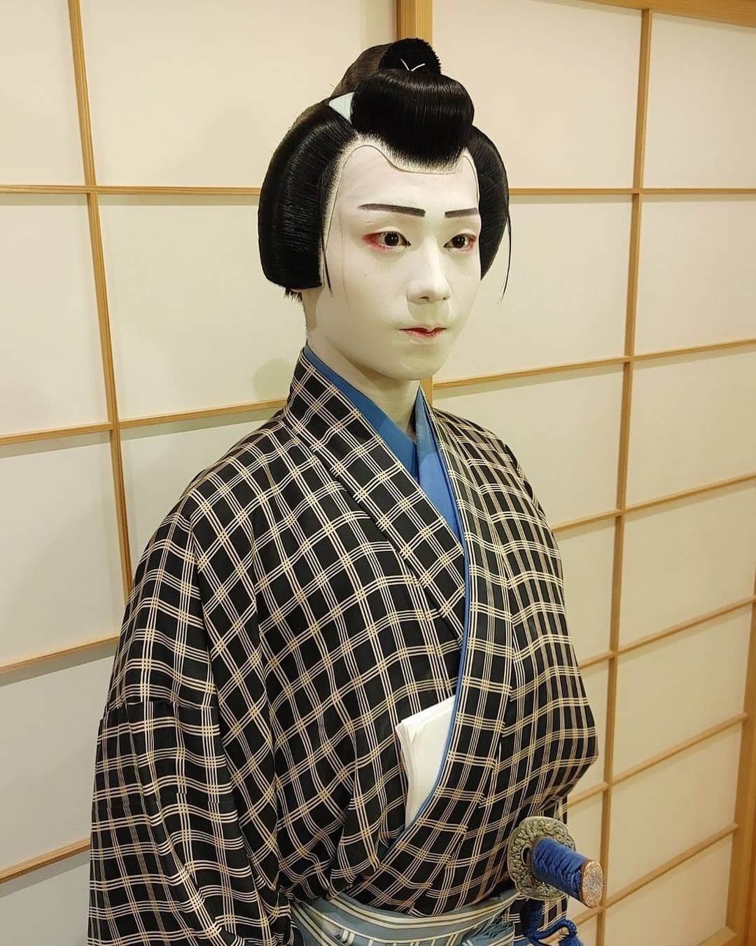 市川團子さんのインスタグラム写真 - (市川團子Instagram)「皆さま、こんにちは。市川團子でござい ます。  今月の歌舞伎座　昼の部の「傾城反魂香」に土佐修理之助のお役で出演させていただいております。  皆さまに楽しんでいただけますよう、毎日精一杯勤めて参りますので、ご覧いただけたら嬉しいです。  #歌舞伎 #kabuki #傾城反魂香 #市川團子」6月12日 21時30分 - danko_ichikawa