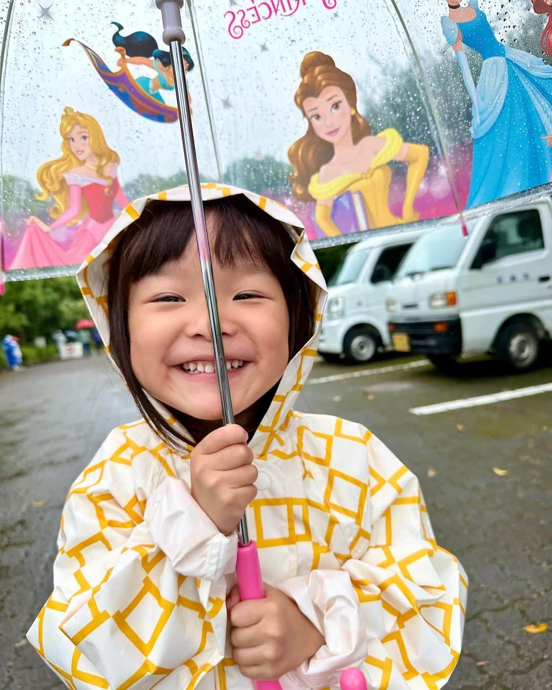 村方乃々佳さんのインスタグラム写真 - (村方乃々佳Instagram)「傘を顔で支えると安定するらしいです、、😂  #村方乃々佳 #ののちゃん #ののかちゃん #ののちゃんねる #nonokamurakata #노노카 #NONOCHAN  #梅雨」6月12日 20時02分 - nonochannel555