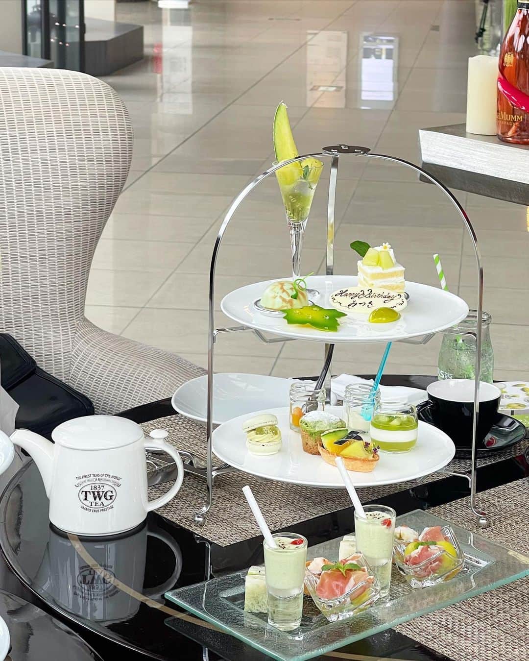 ひよしはなのインスタグラム：「🍈☕️」