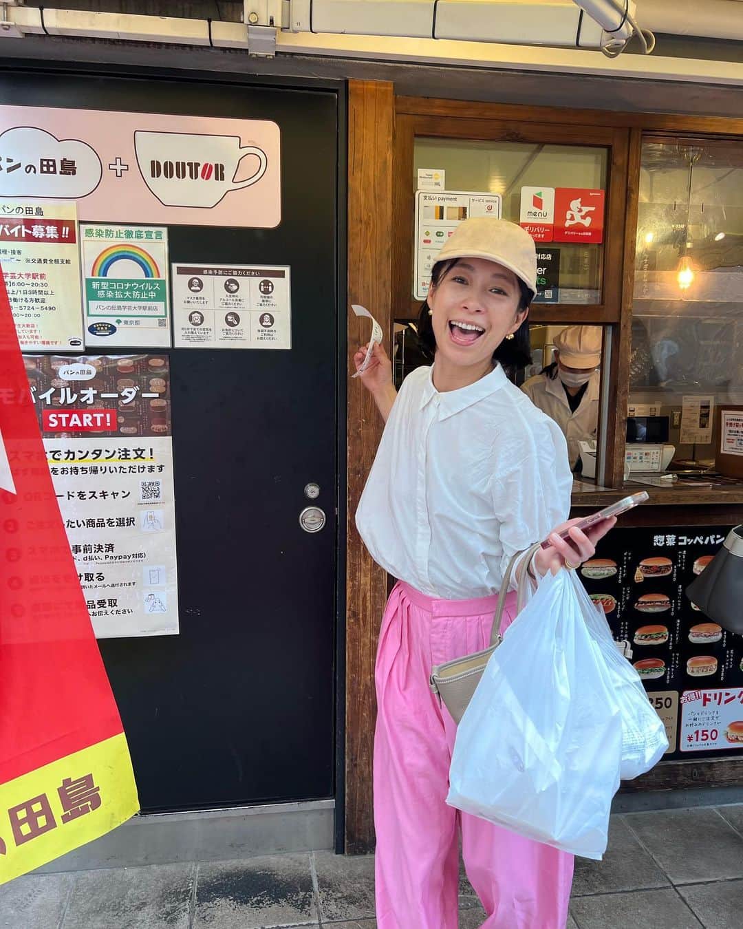 甘糟記子さんのインスタグラム写真 - (甘糟記子Instagram)「さてさて料理教室の帰り道。  私とあゆんこは途中、えりに素敵なナチュラル系のお店も連れてもらったりしながら、学芸大学の駅前で寄り道！ @eri_toriyama  @ayumiayunco   パンの田島で息子殿の好きなハムカツパン買ったり、マッターホーンに行ってバームクーヘンの発送したり、 ドーナツも買ったよね\(//∇//)\  これがまた可愛くて(๑˃̵ᴗ˂̵) 2人の次の日の朝ごはんに╰(*´︶`*)╯♡  姫も一緒にいっぱい歩いてくれて、楽しい散歩だったよ〜\(//∇//)\  #帰り道#寄り道#楽しかった#色々買っちゃった#マッターホーン#学芸大学」6月12日 19時58分 - norihey924